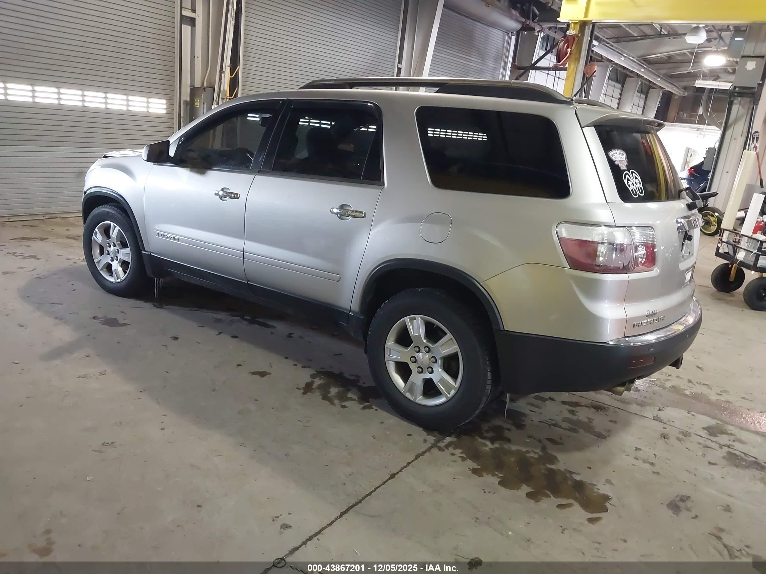 GMC ACADIA image 3