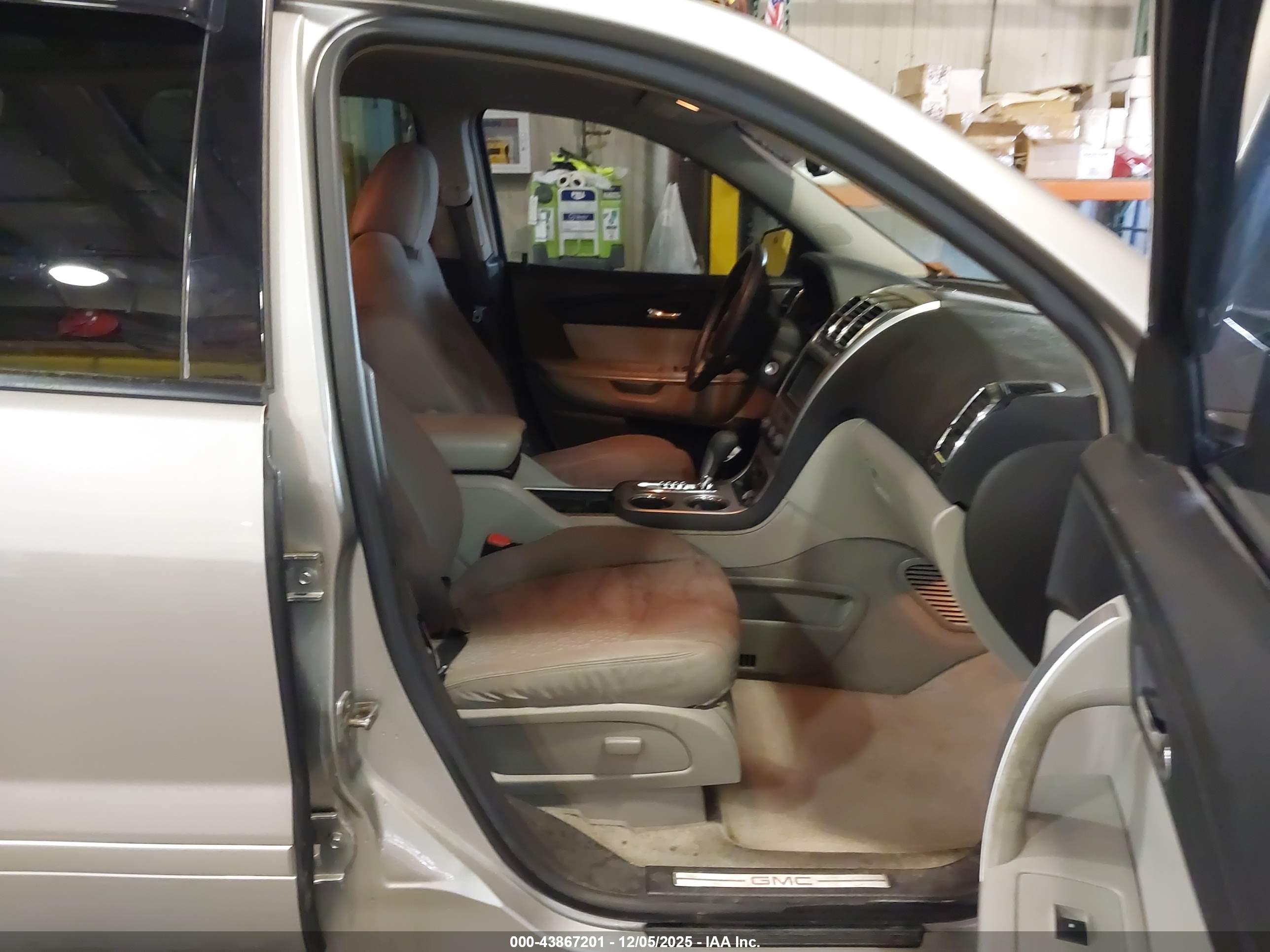 GMC ACADIA image 5