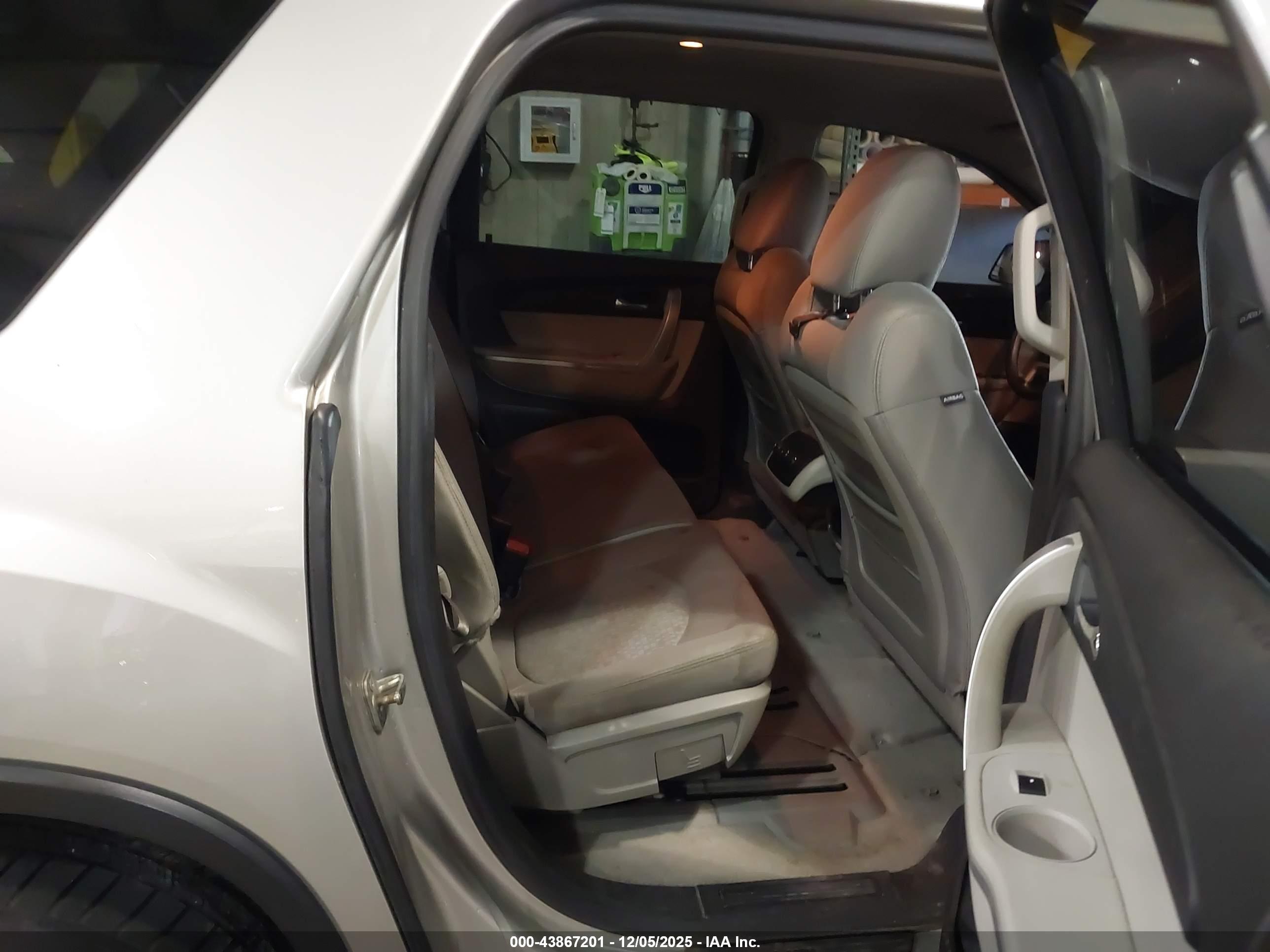 GMC ACADIA image 8