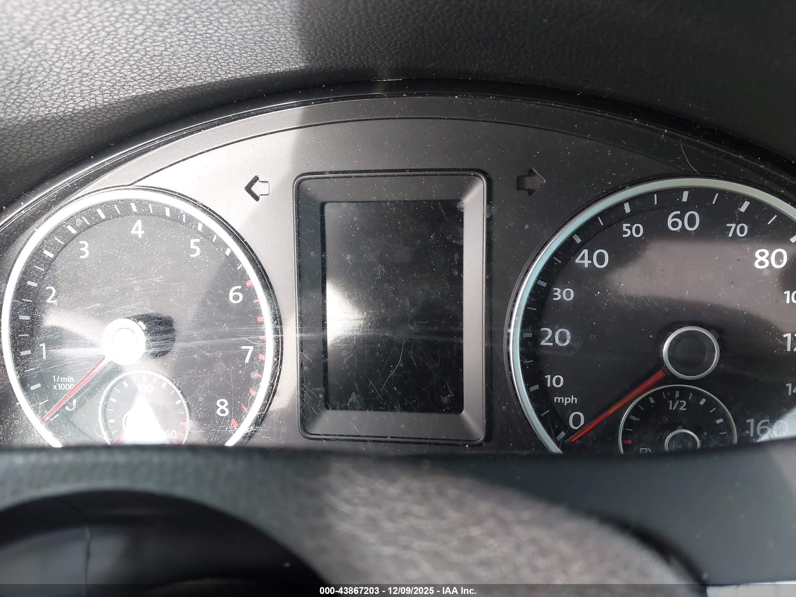 VOLKSWAGEN TIGUAN image 7