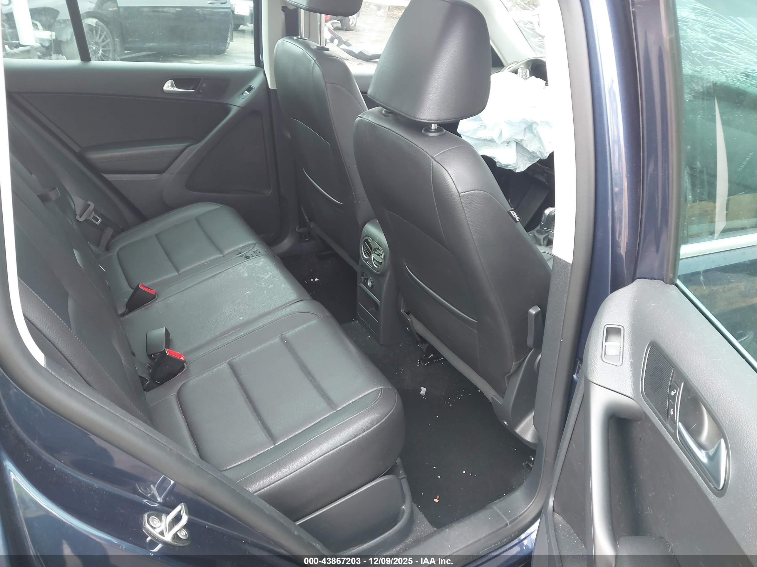 VOLKSWAGEN TIGUAN image 8