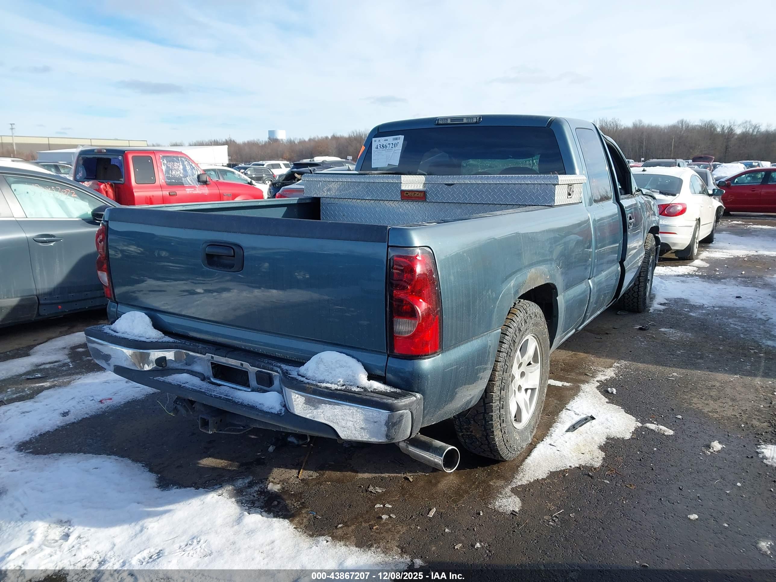 CHEVROLET SILVERADO image 4