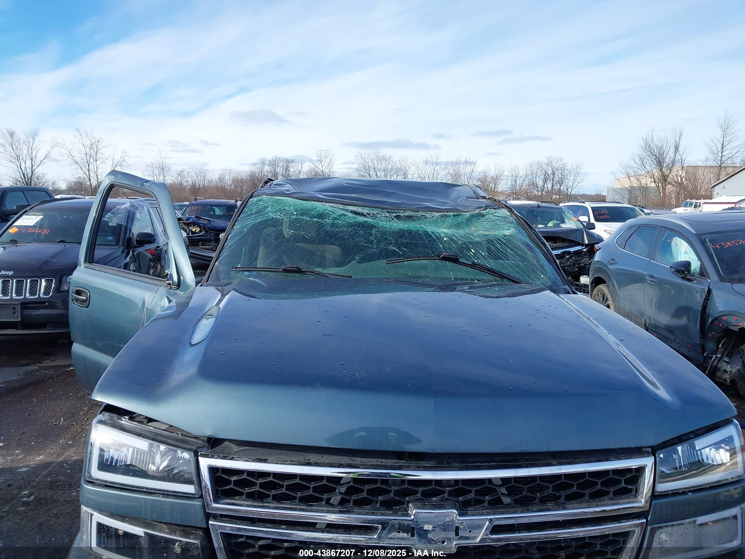 CHEVROLET SILVERADO image 6