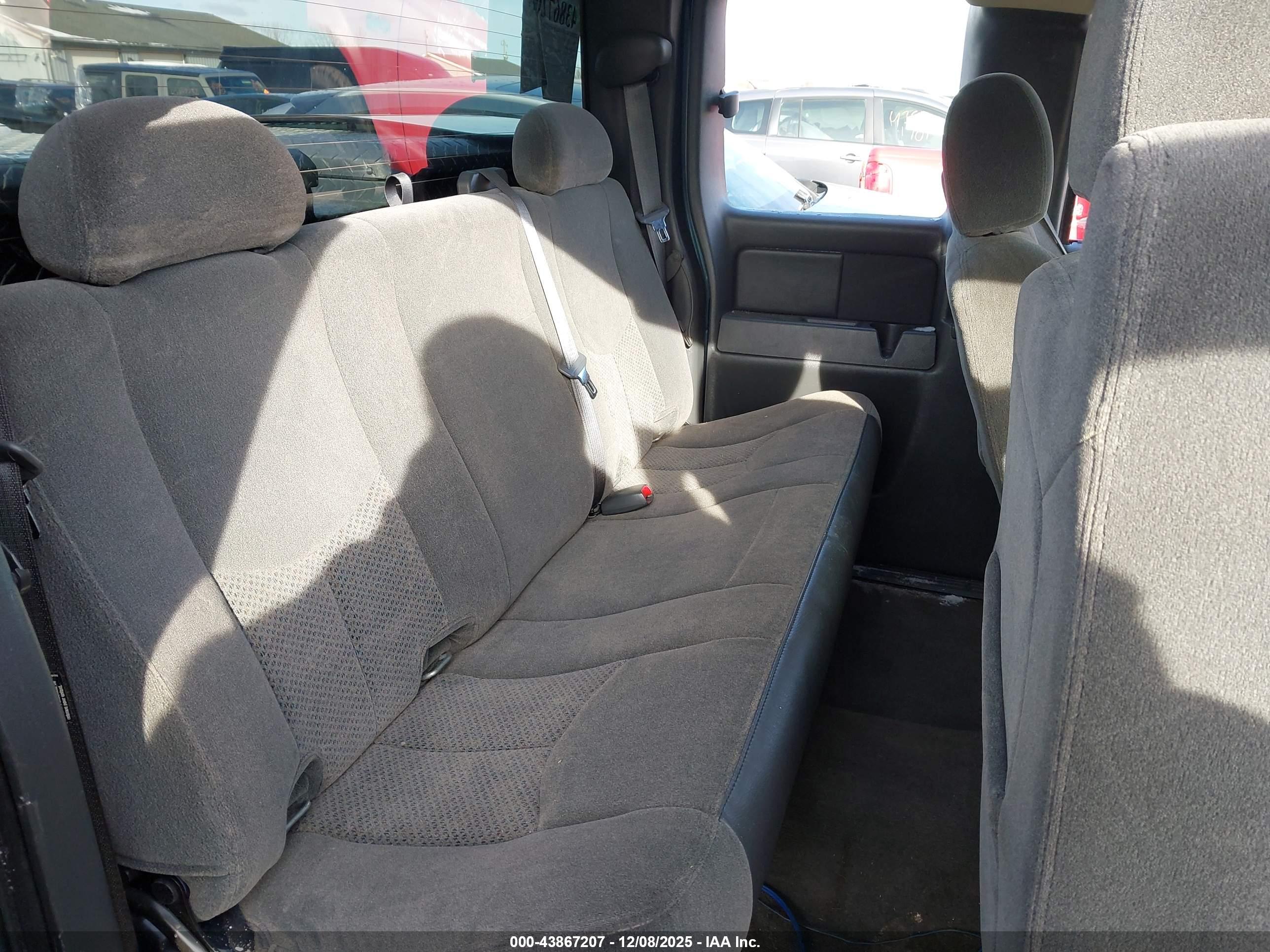 CHEVROLET SILVERADO image 8