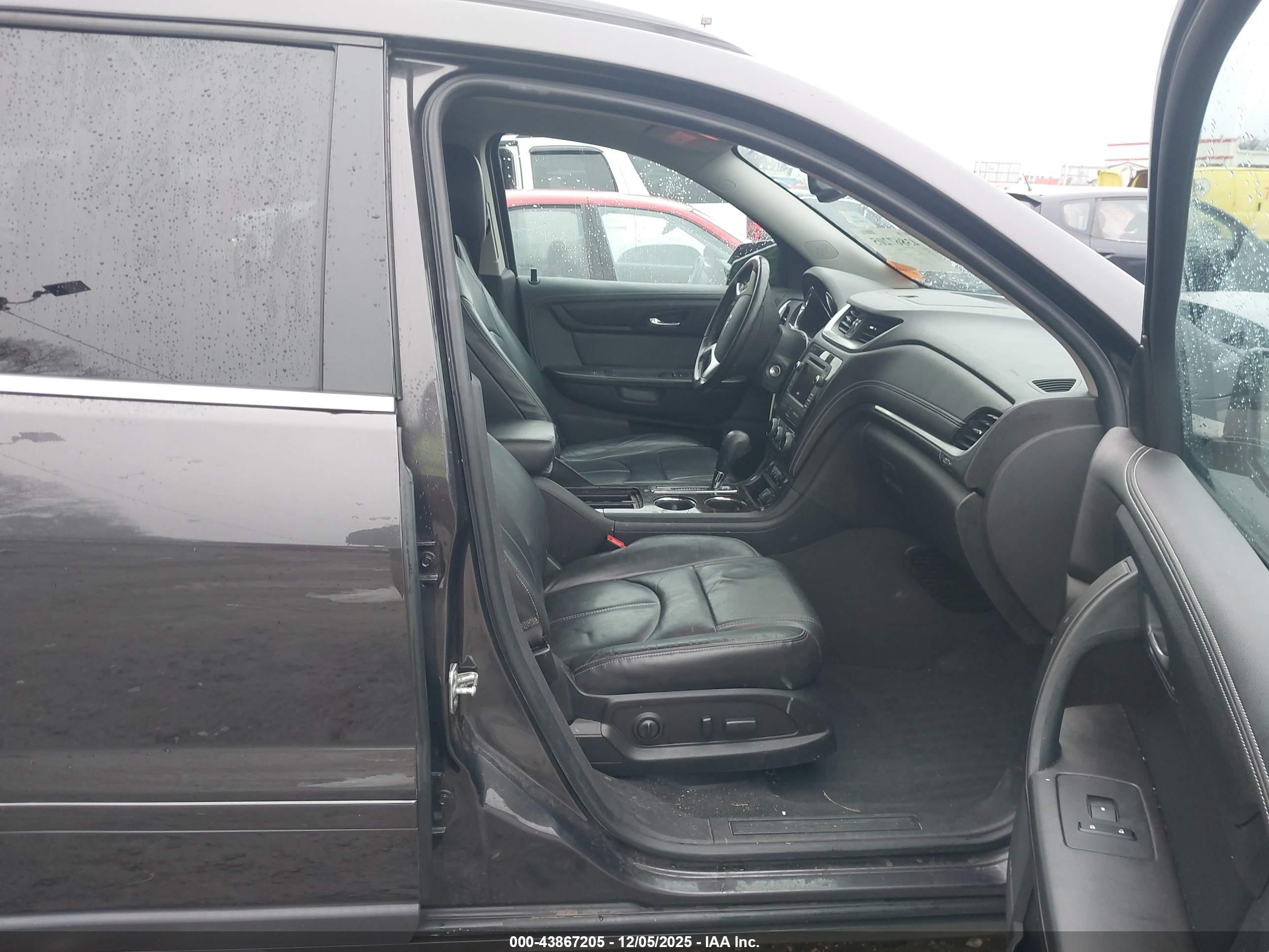 CHEVROLET TRAVERSE image 5
