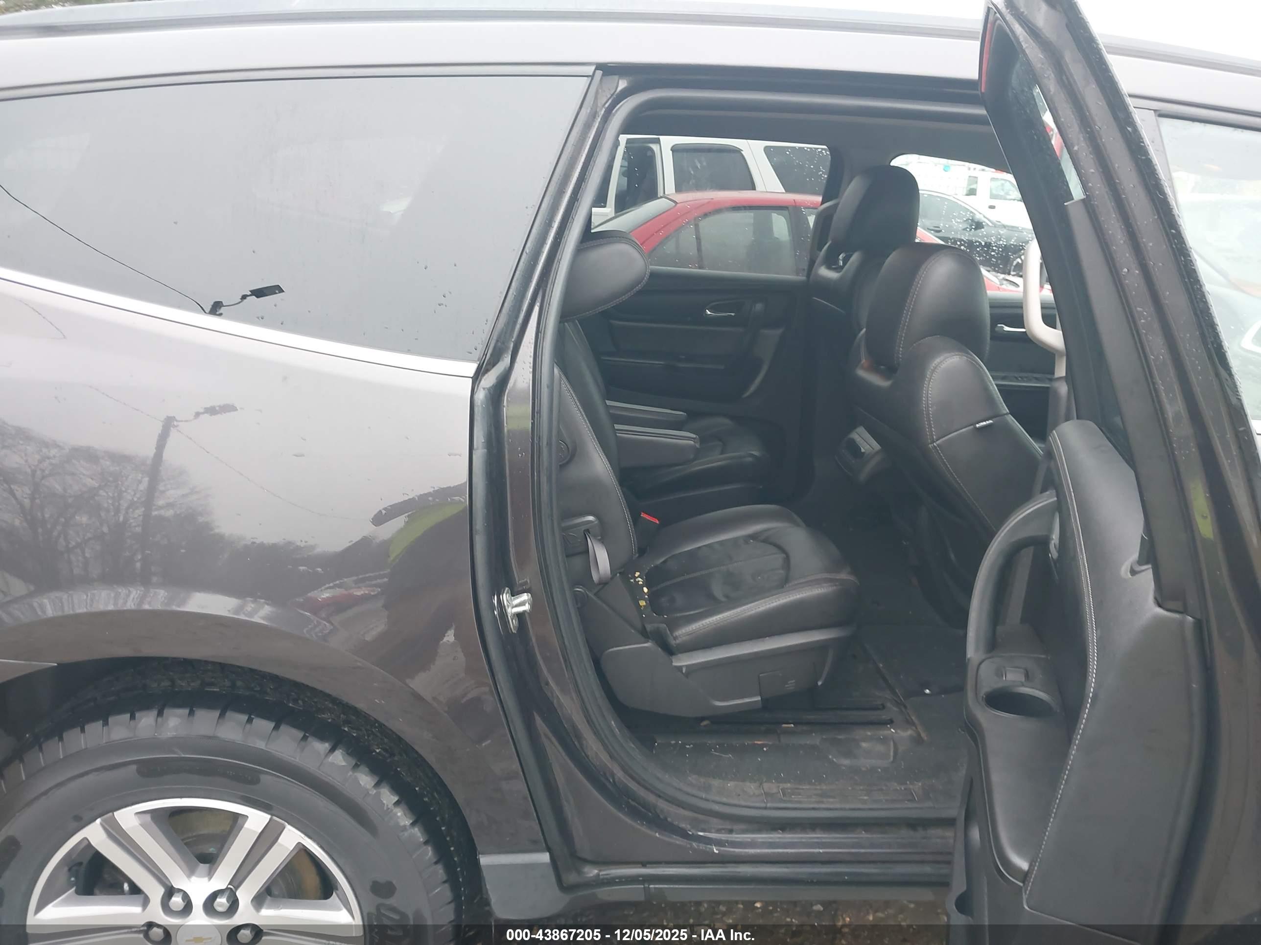 CHEVROLET TRAVERSE image 8