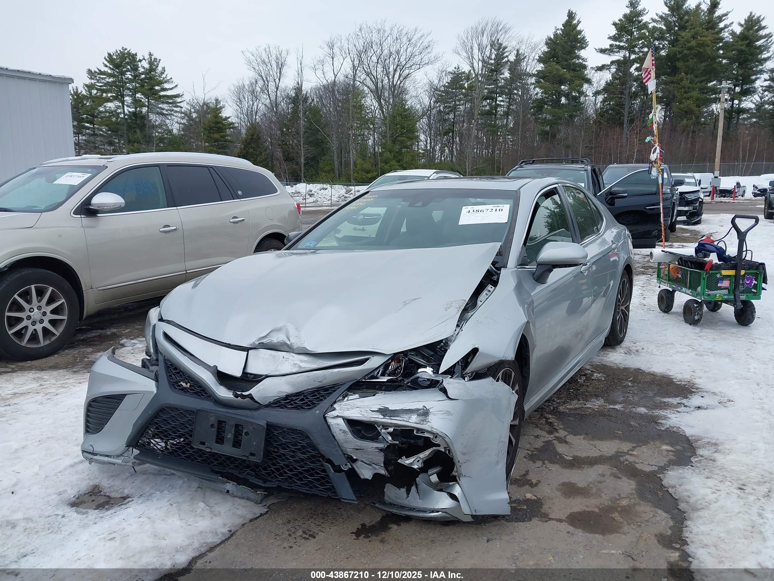 TOYOTA CAMRY image 2