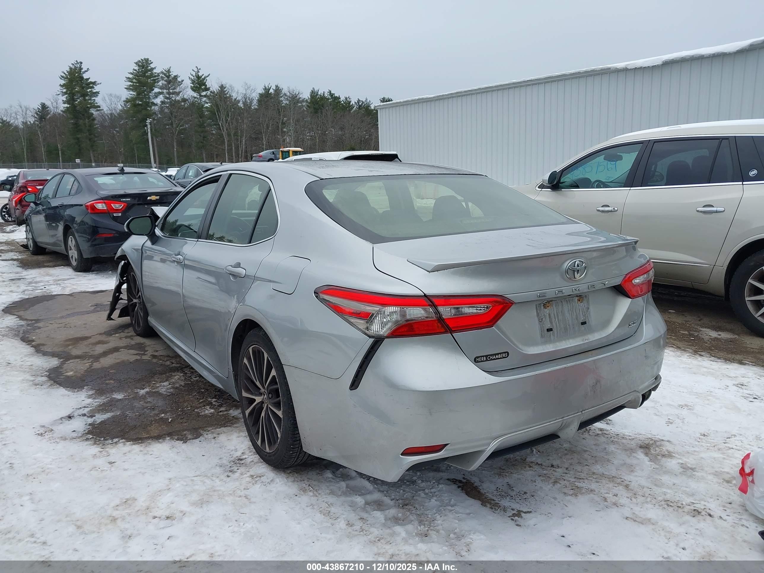 TOYOTA CAMRY image 3