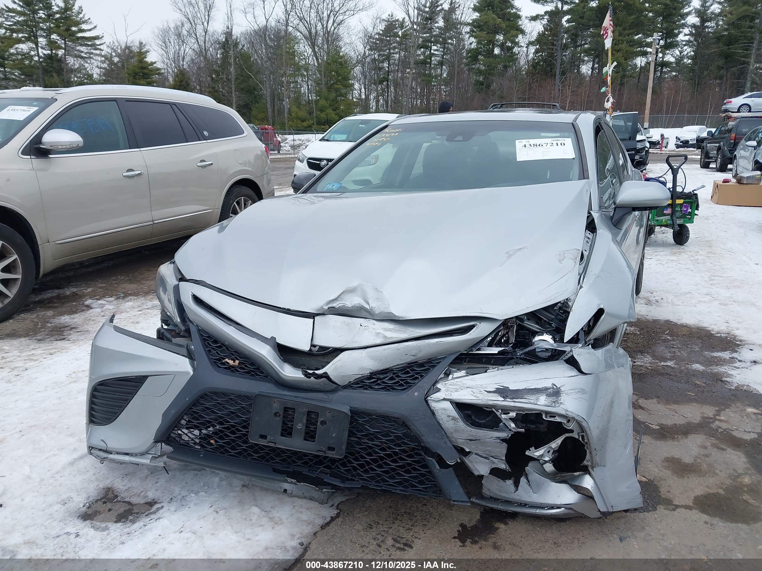 TOYOTA CAMRY image 6