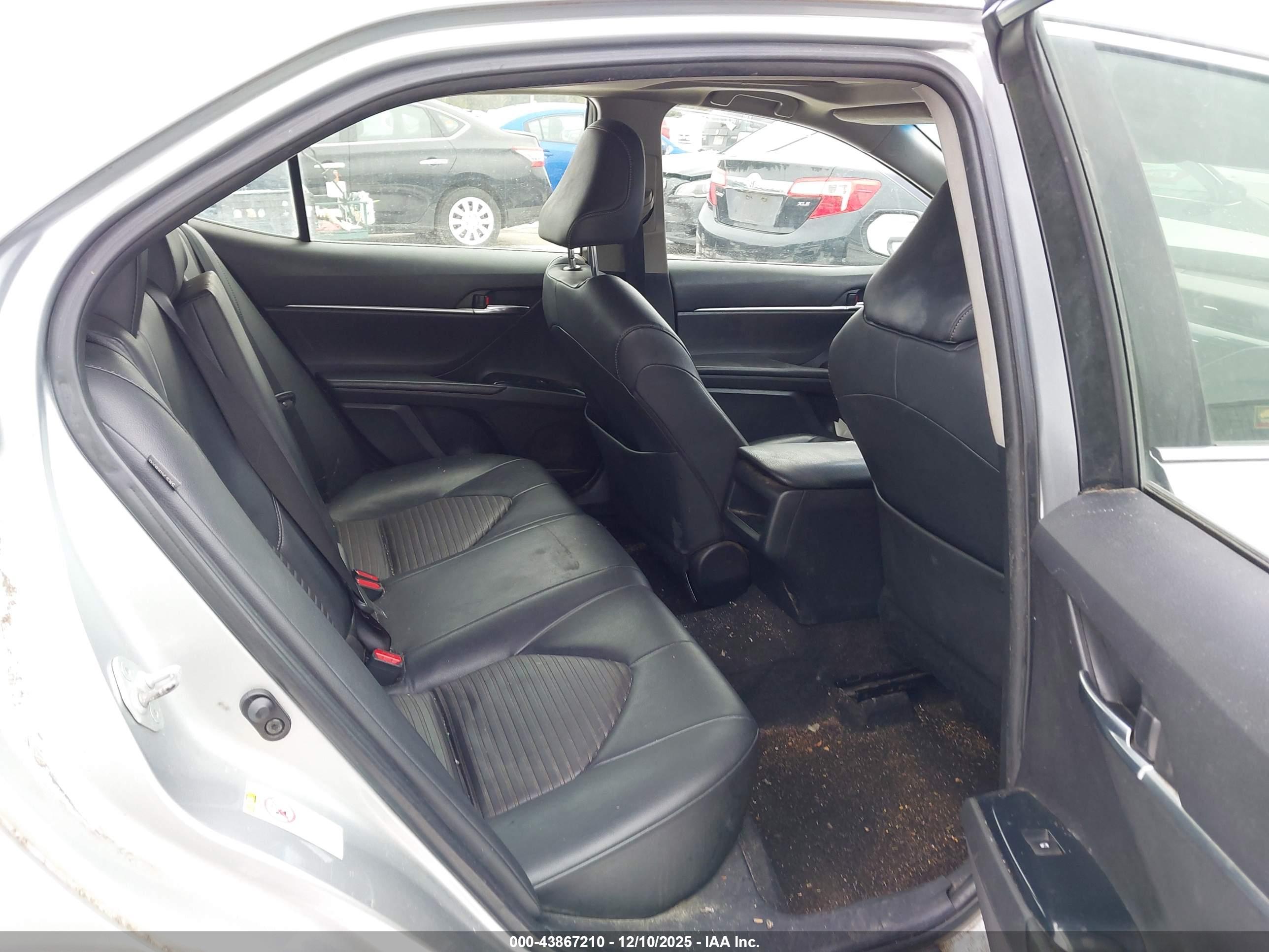 TOYOTA CAMRY image 8