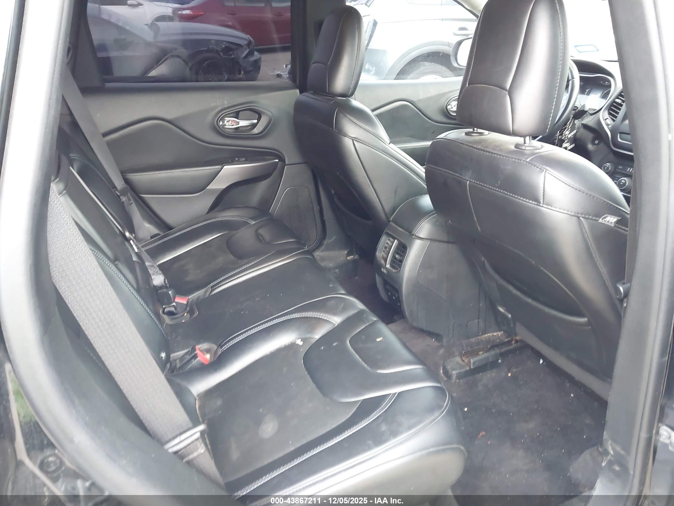 JEEP CHEROKEE image 8
