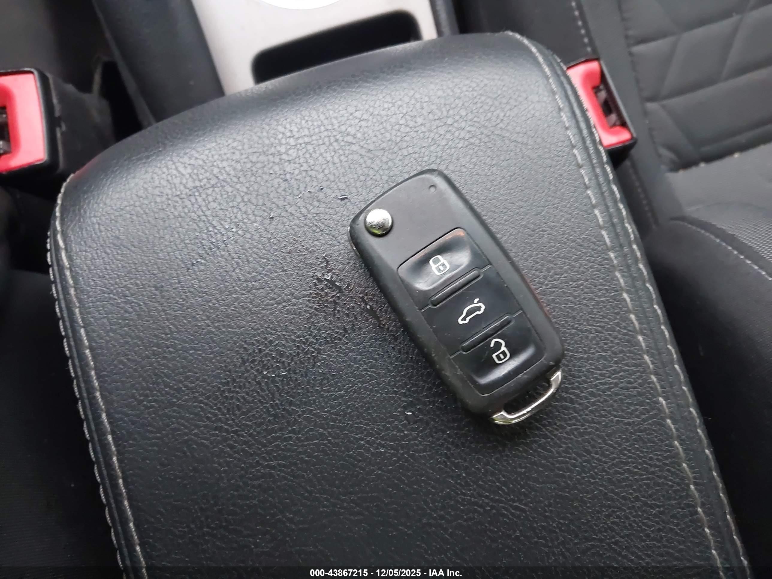 VOLKSWAGEN PASSAT image 11