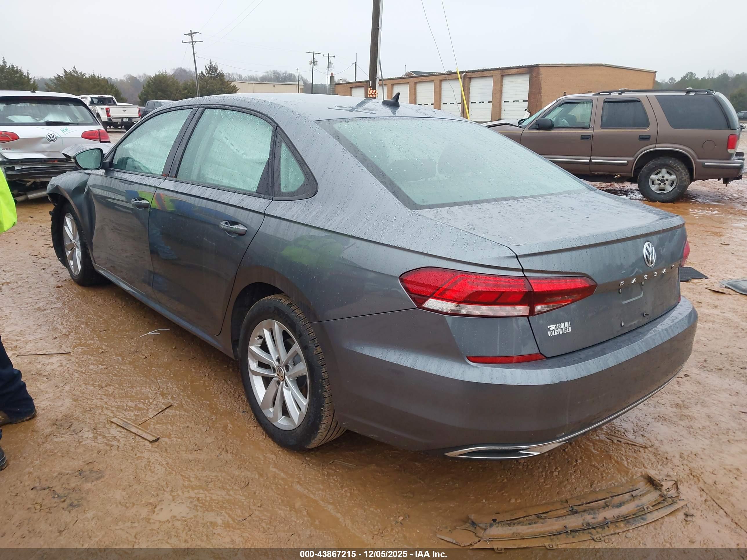 VOLKSWAGEN PASSAT image 3