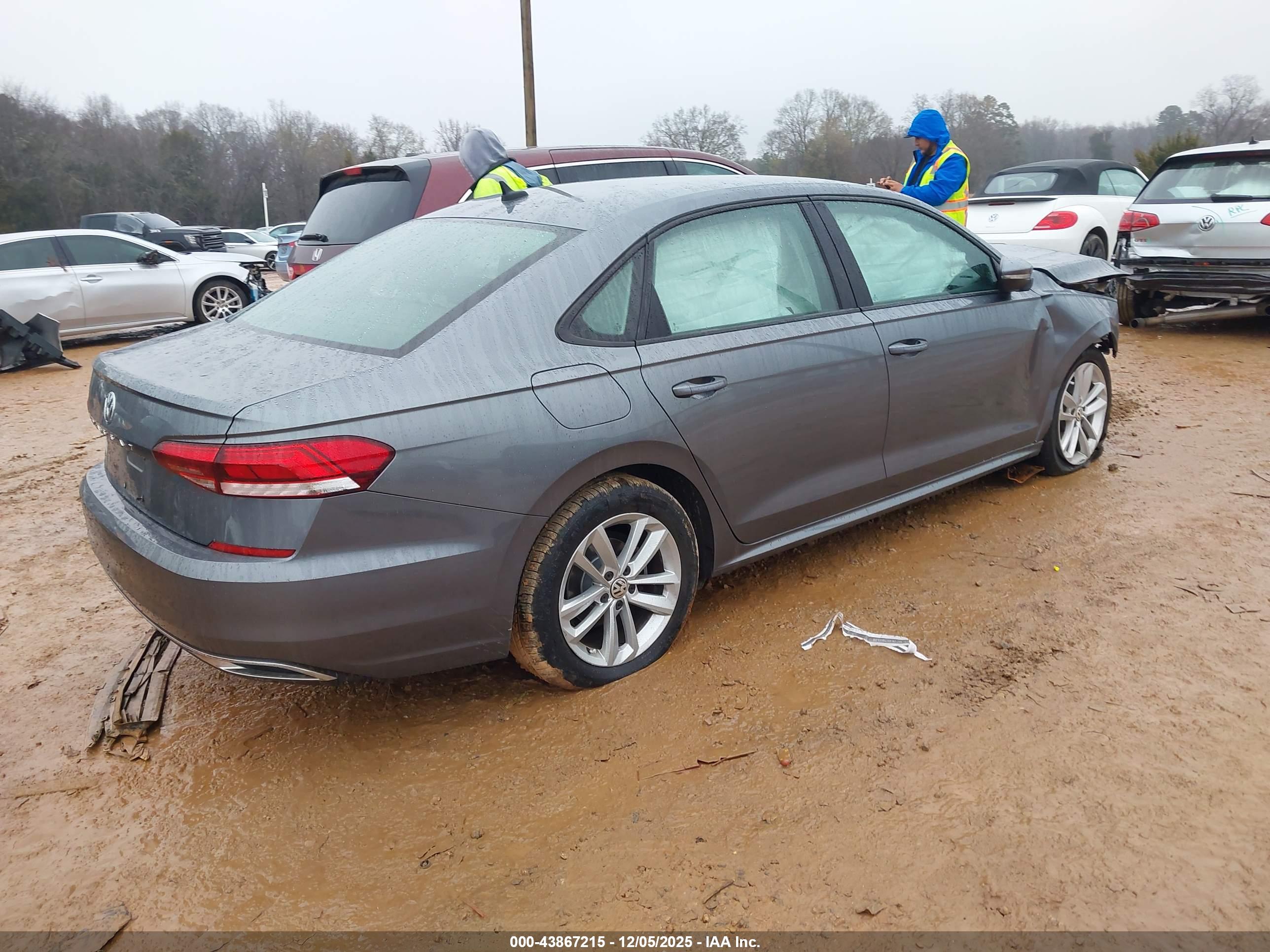 VOLKSWAGEN PASSAT image 4