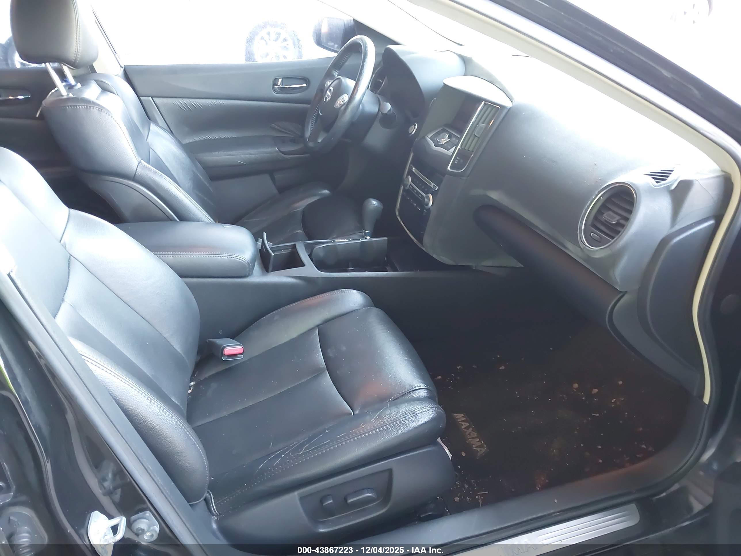 NISSAN MAXIMA image 5