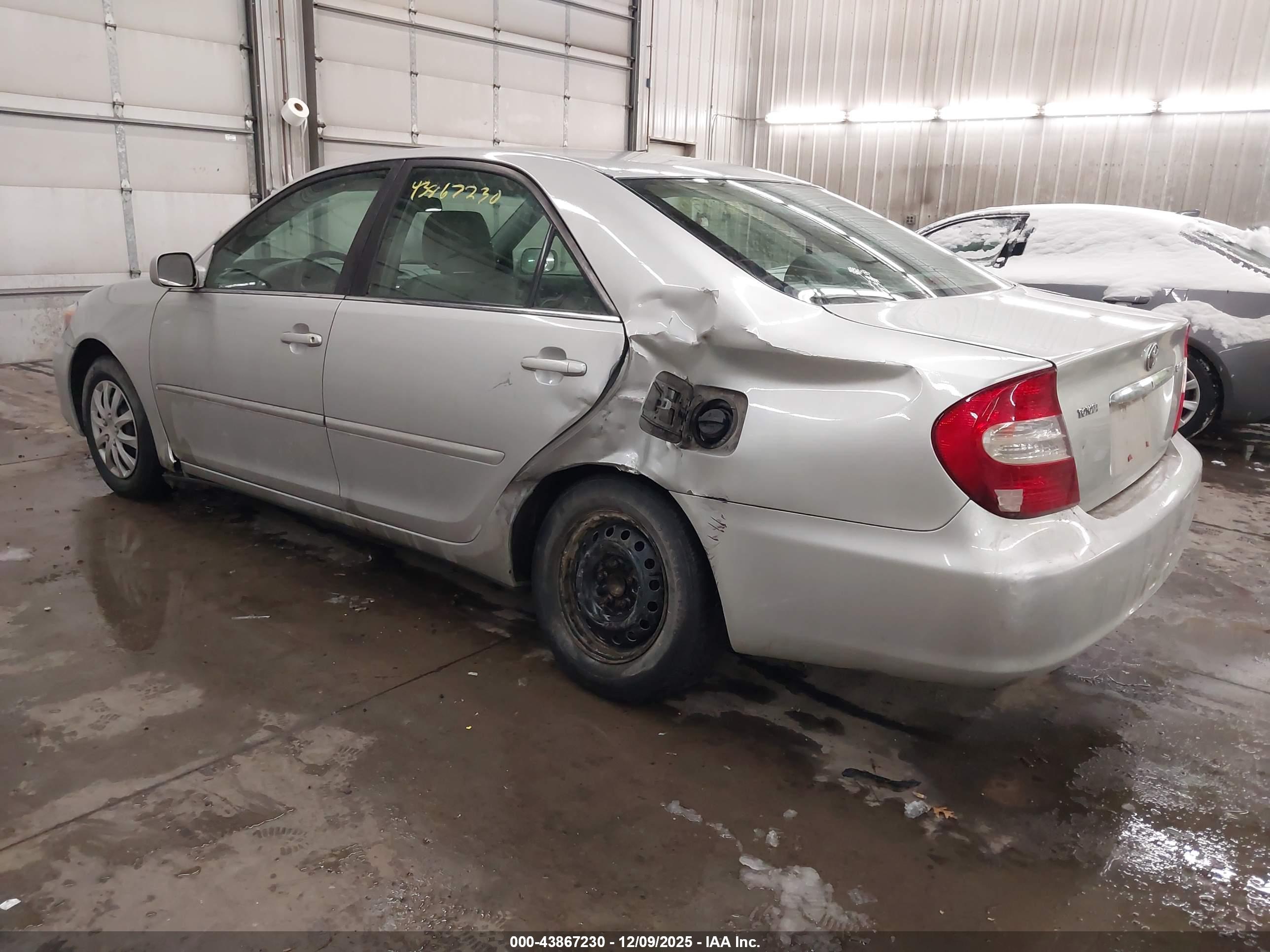 TOYOTA CAMRY image 3