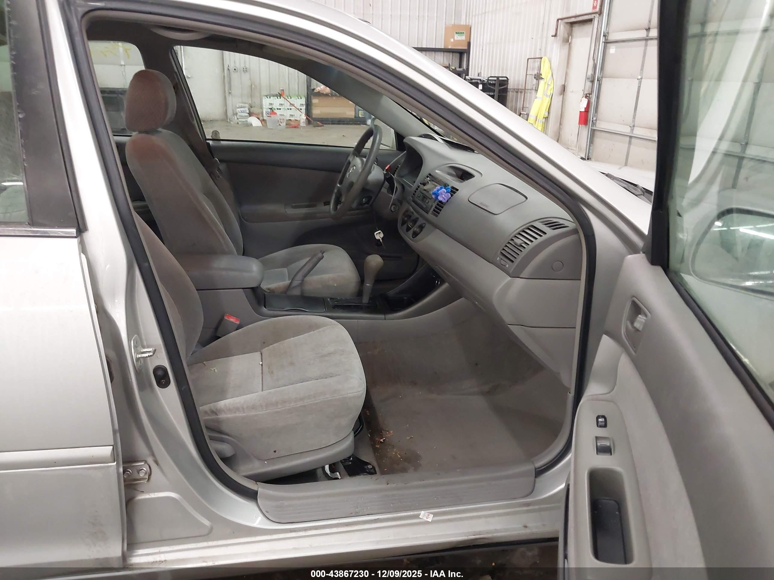 TOYOTA CAMRY image 5