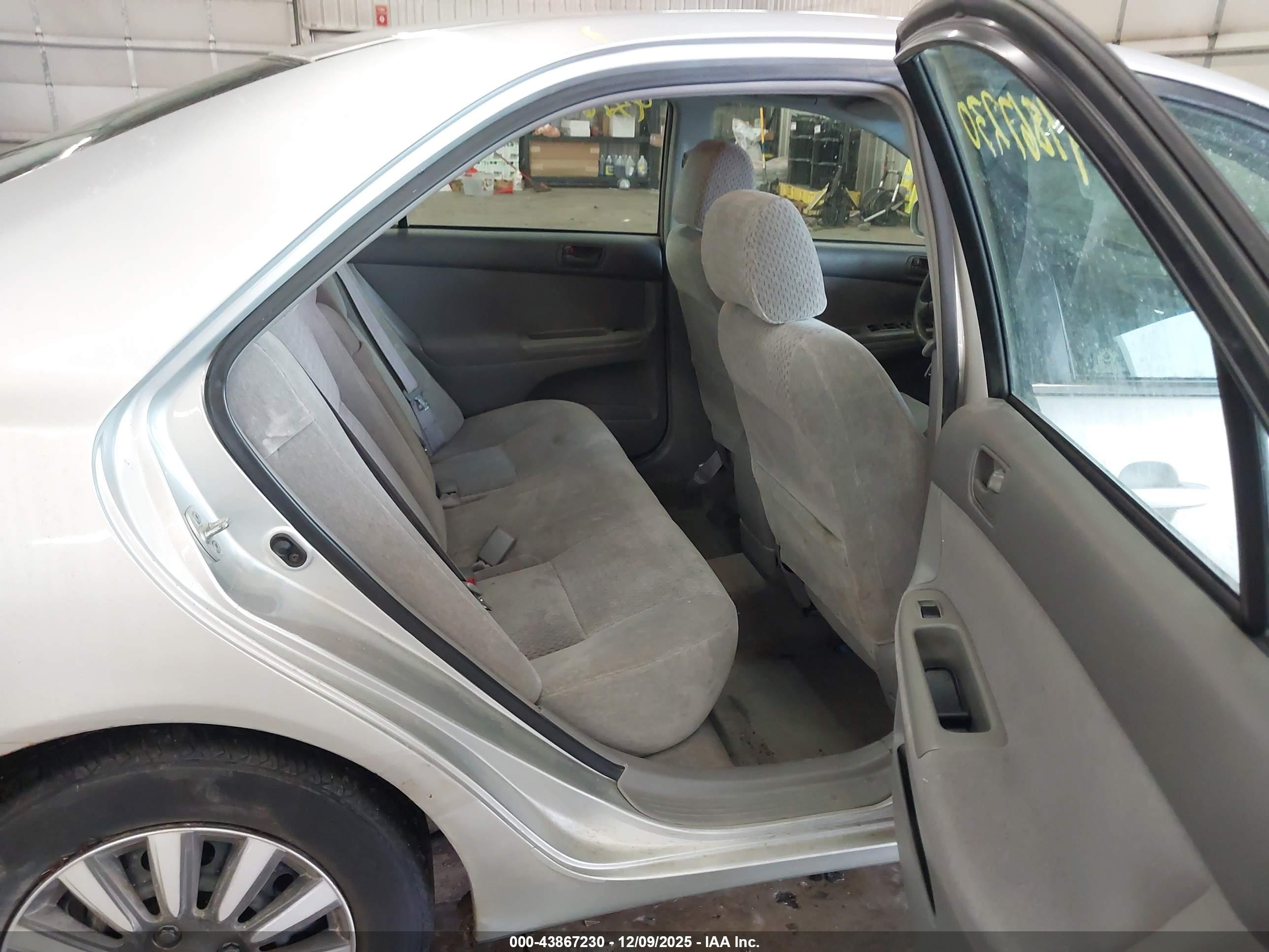 TOYOTA CAMRY image 8