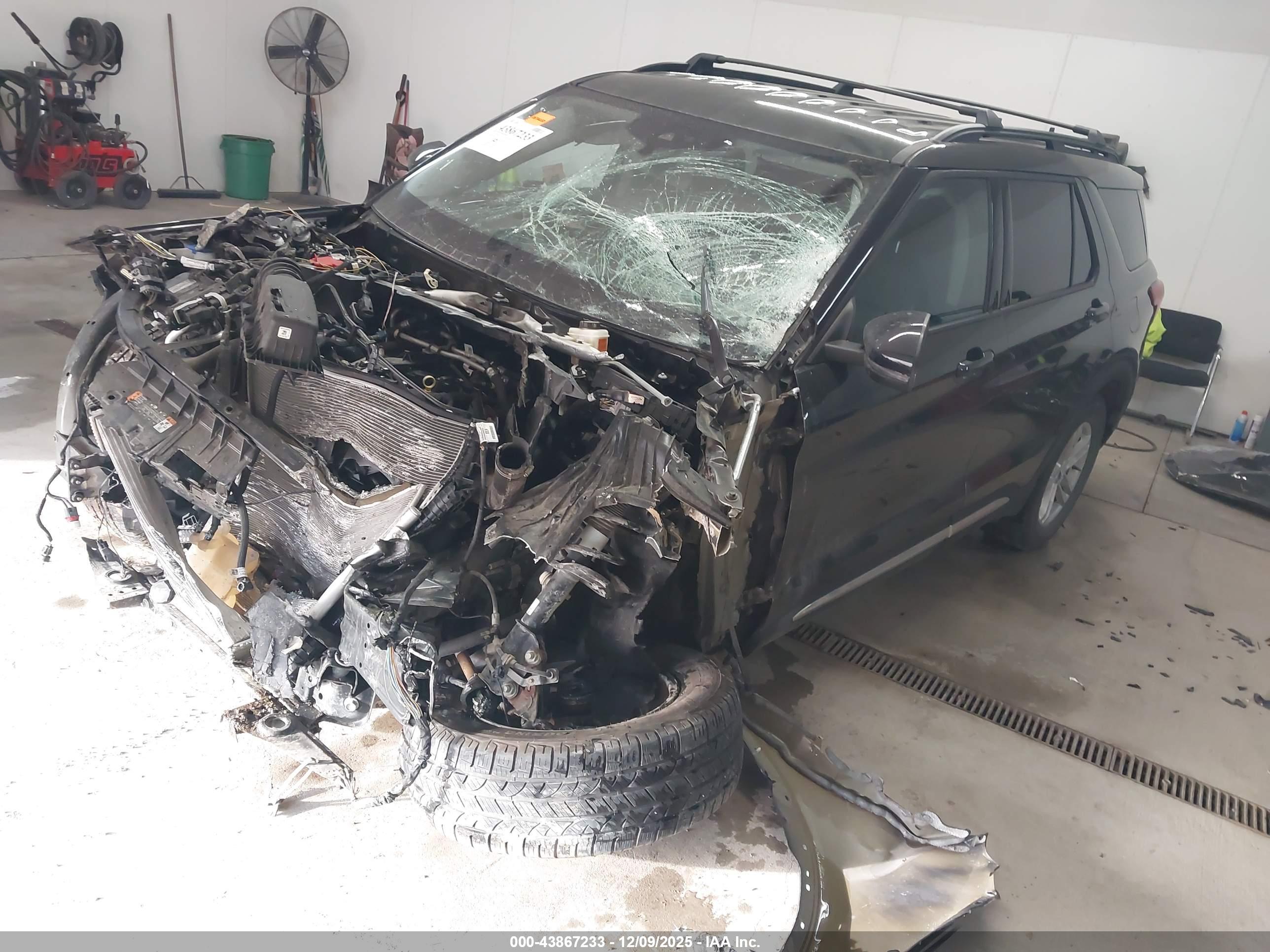 FORD EXPLORER image 2