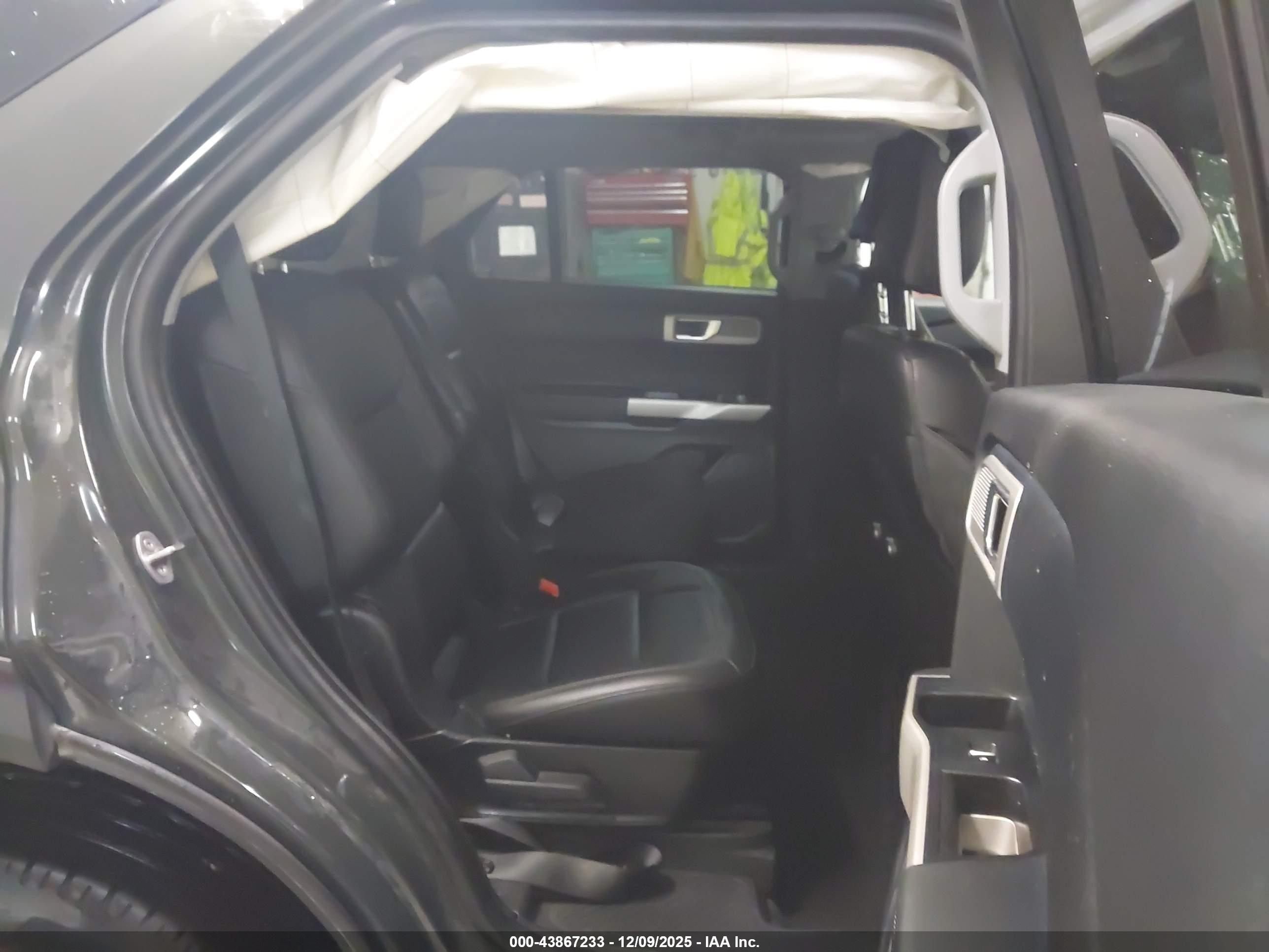FORD EXPLORER image 8