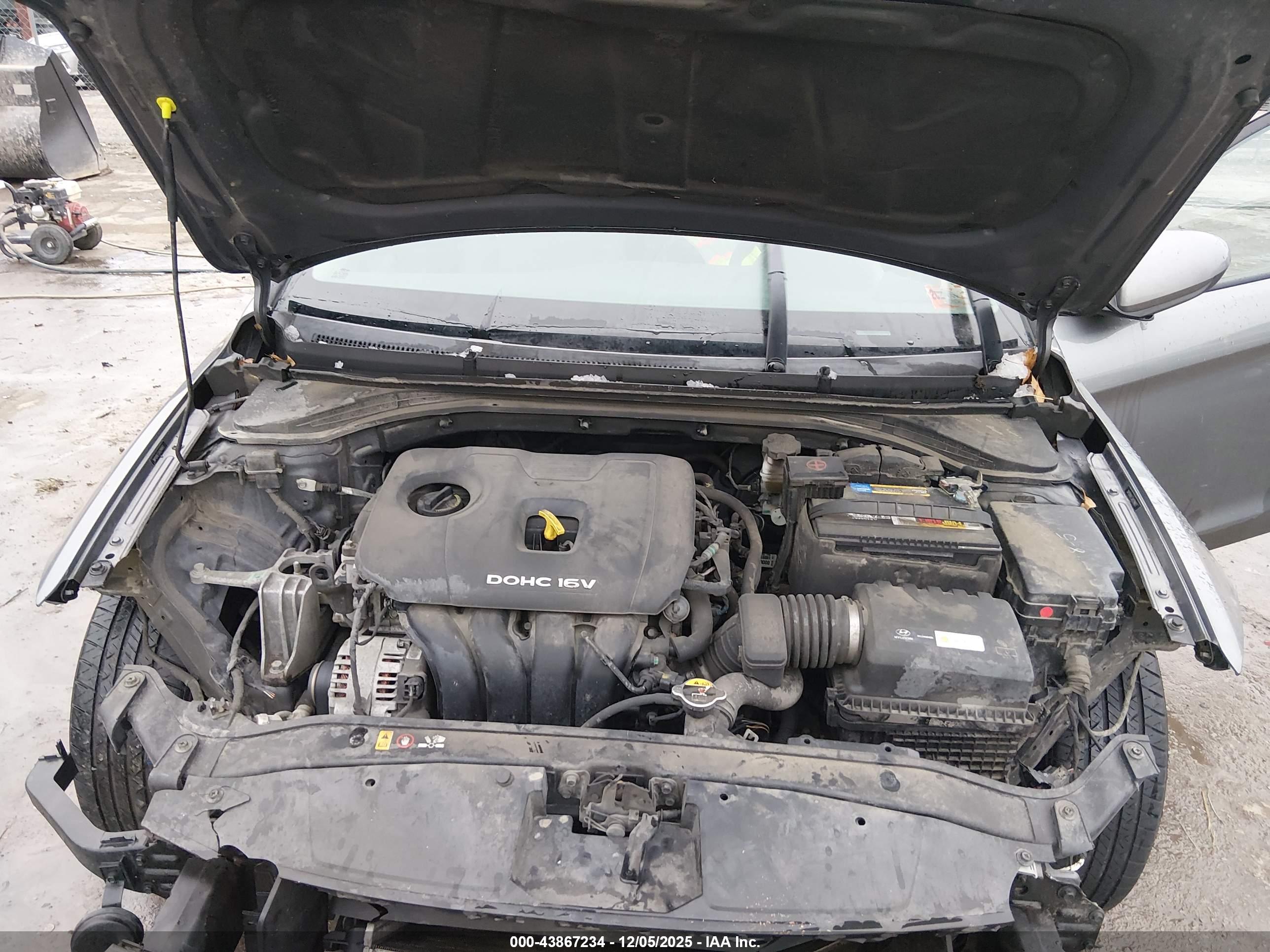 HYUNDAI ELANTRA image 10