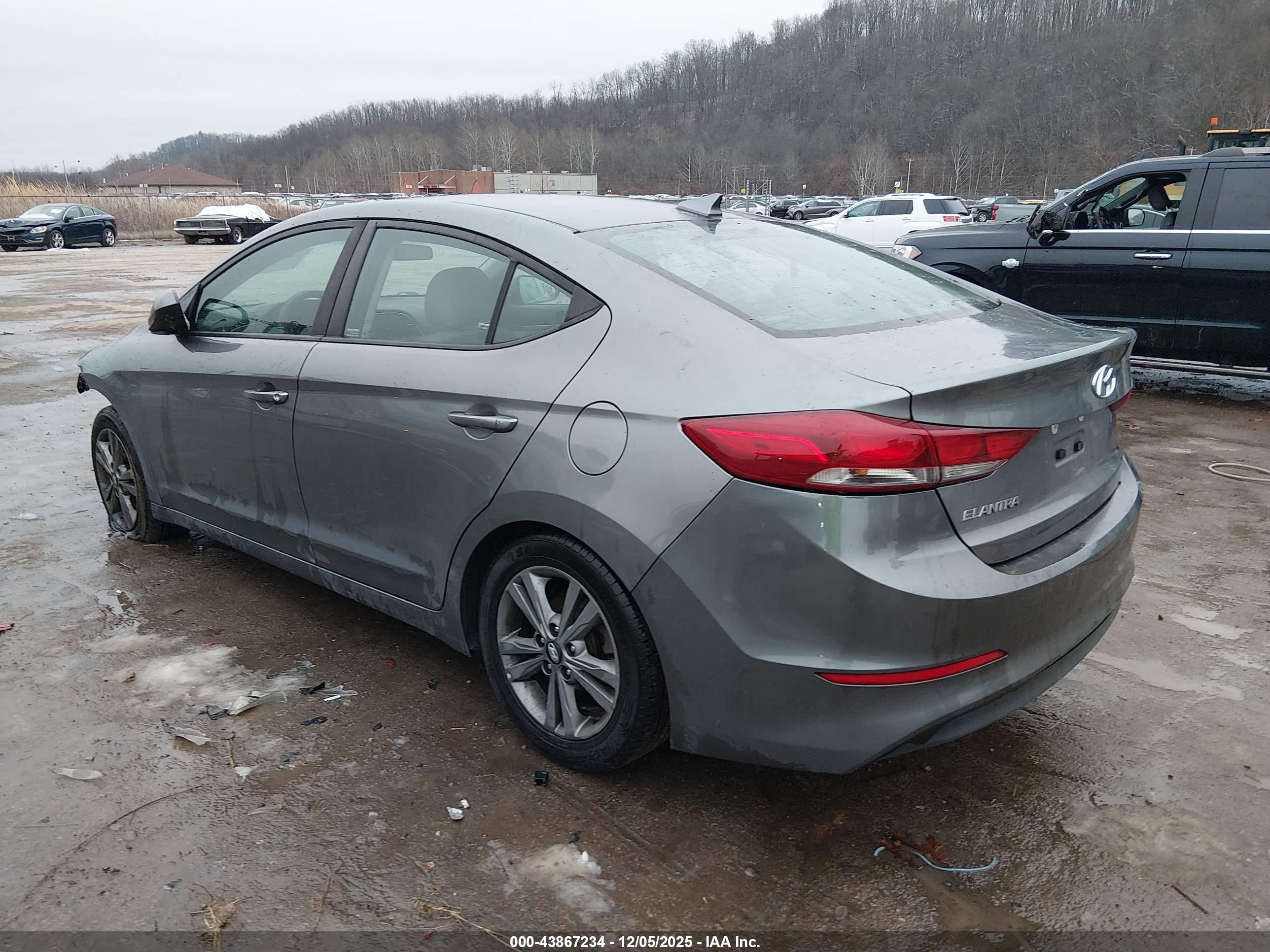 HYUNDAI ELANTRA image 3
