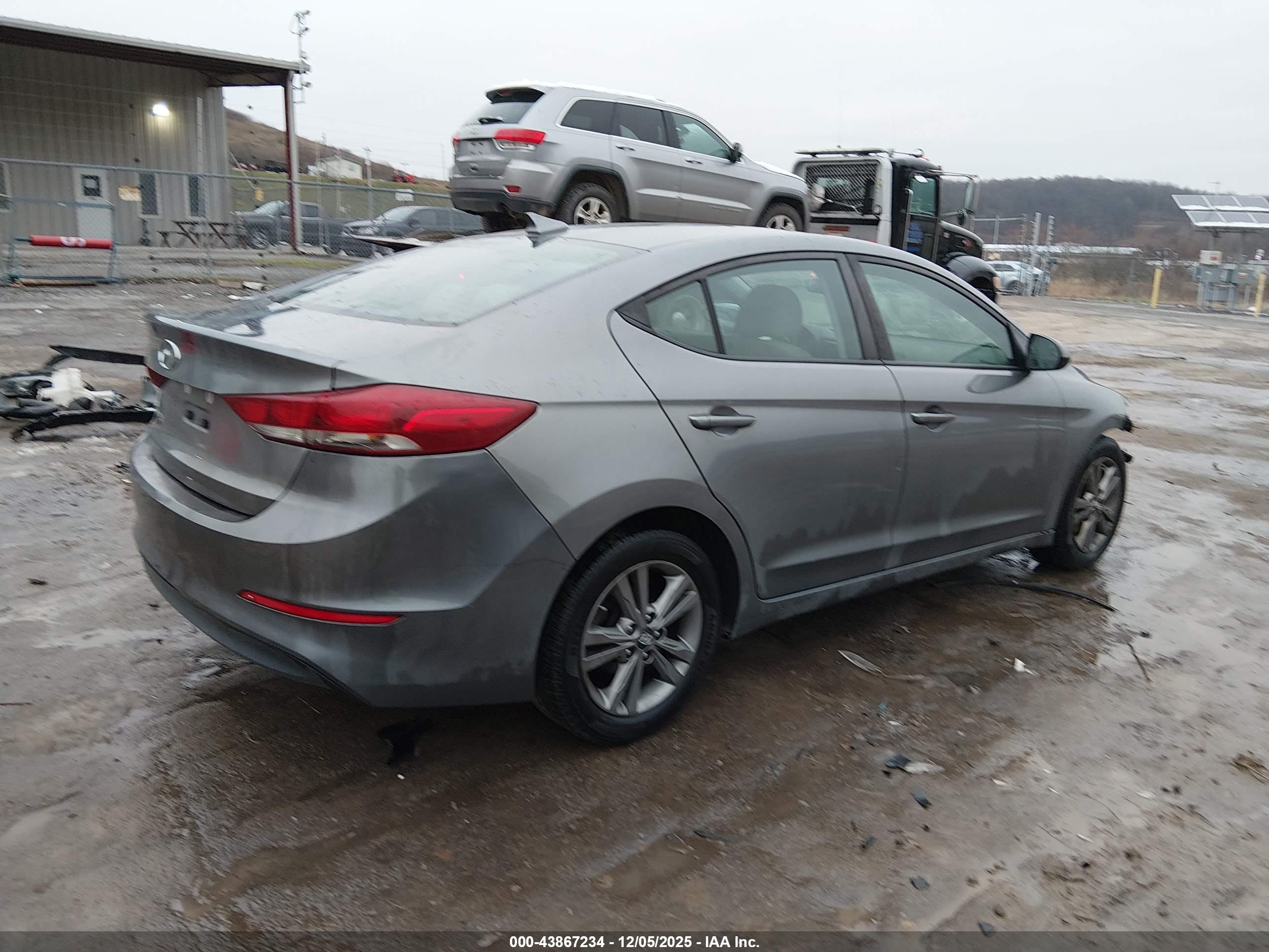 HYUNDAI ELANTRA image 4