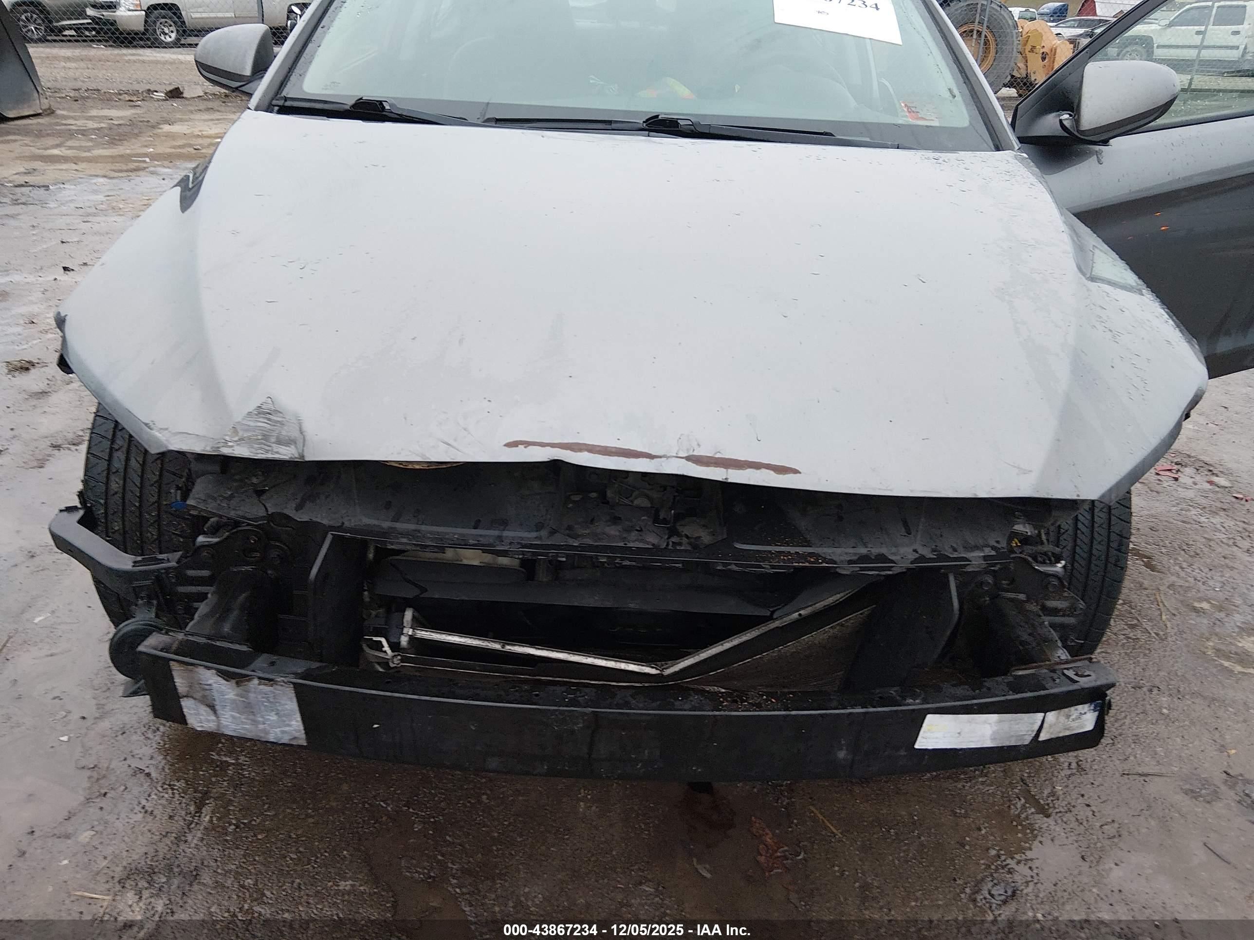 HYUNDAI ELANTRA image 6