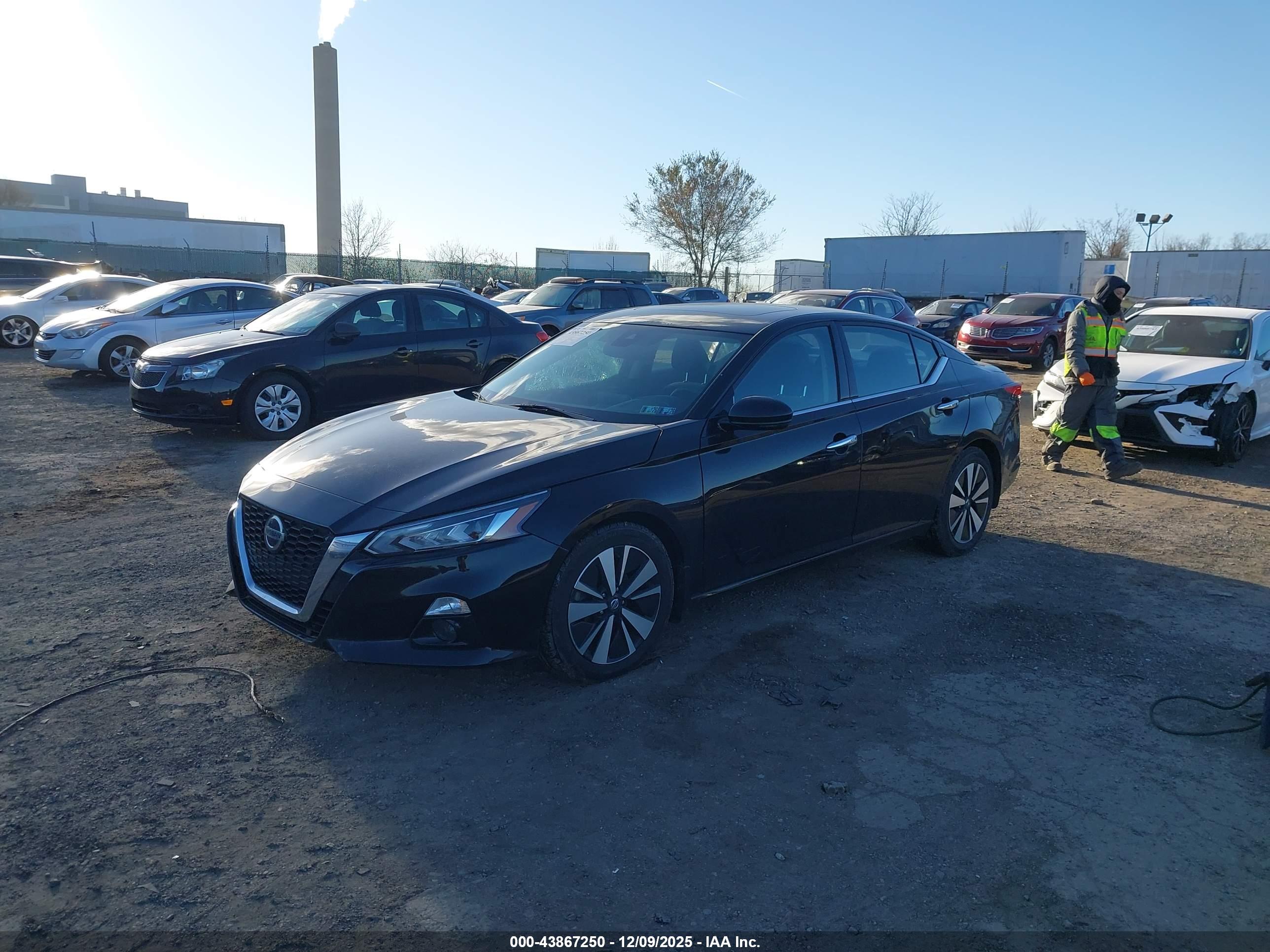 NISSAN ALTIMA image 2