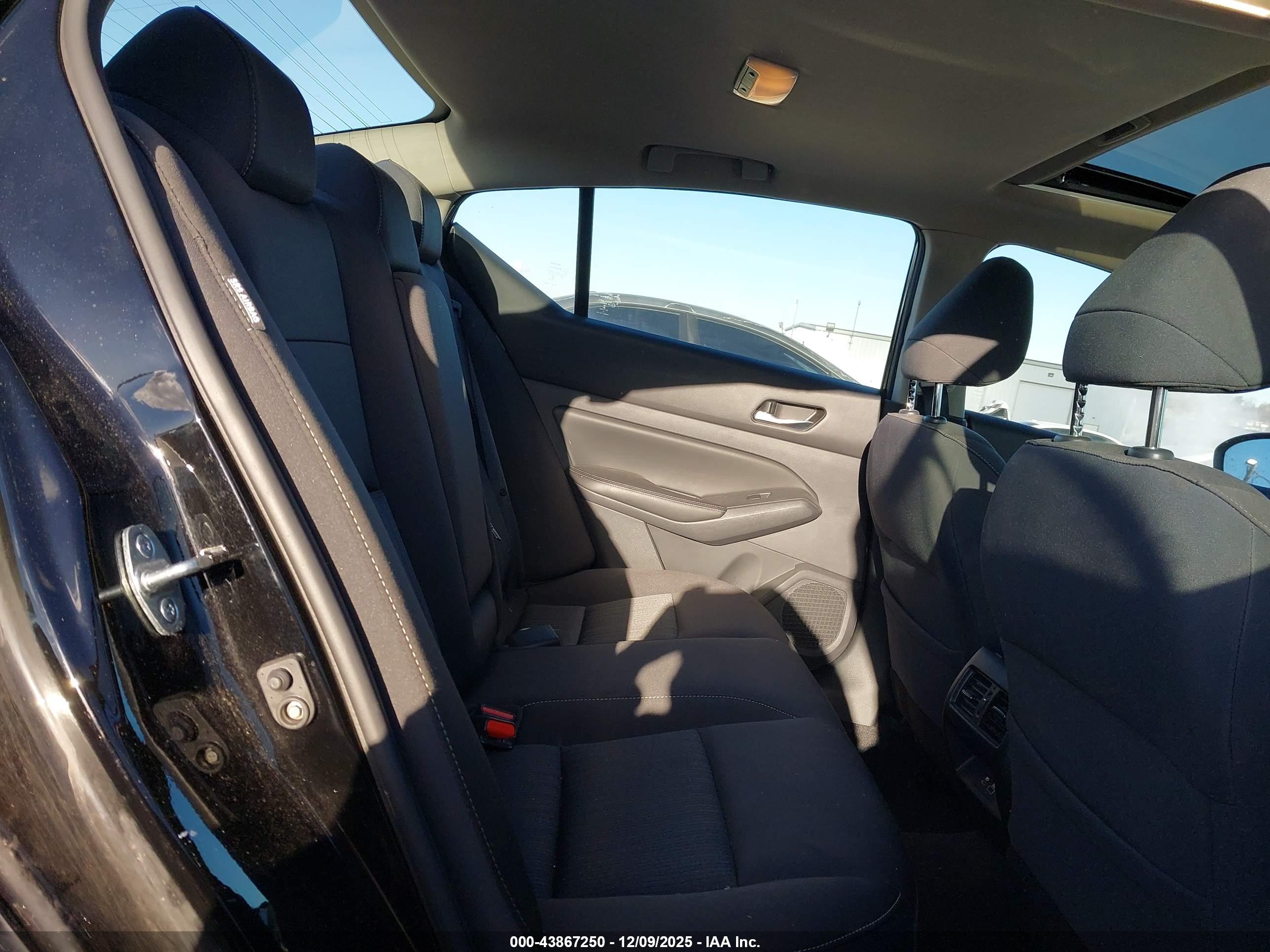 NISSAN ALTIMA image 8