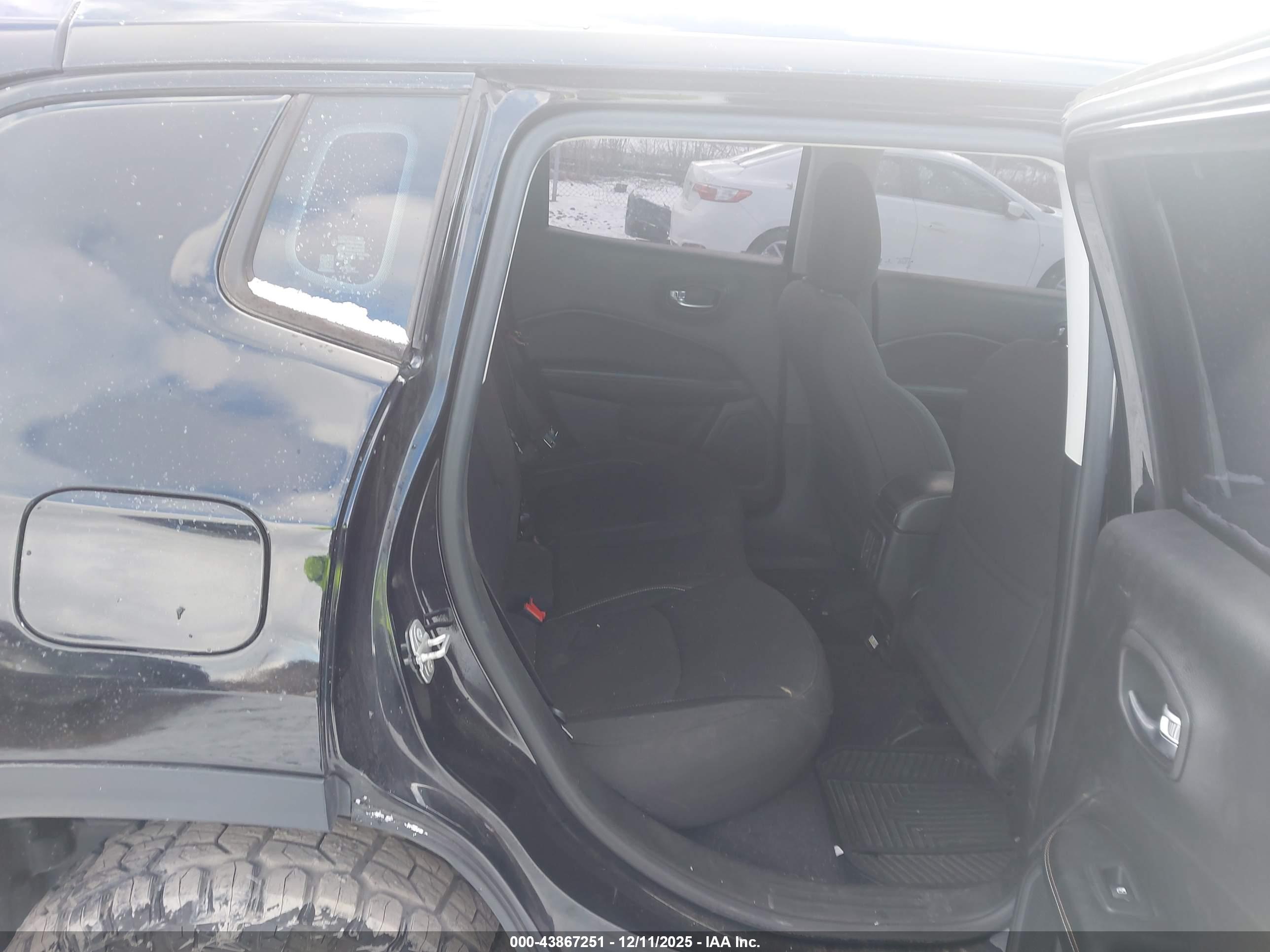 JEEP COMPASS image 8