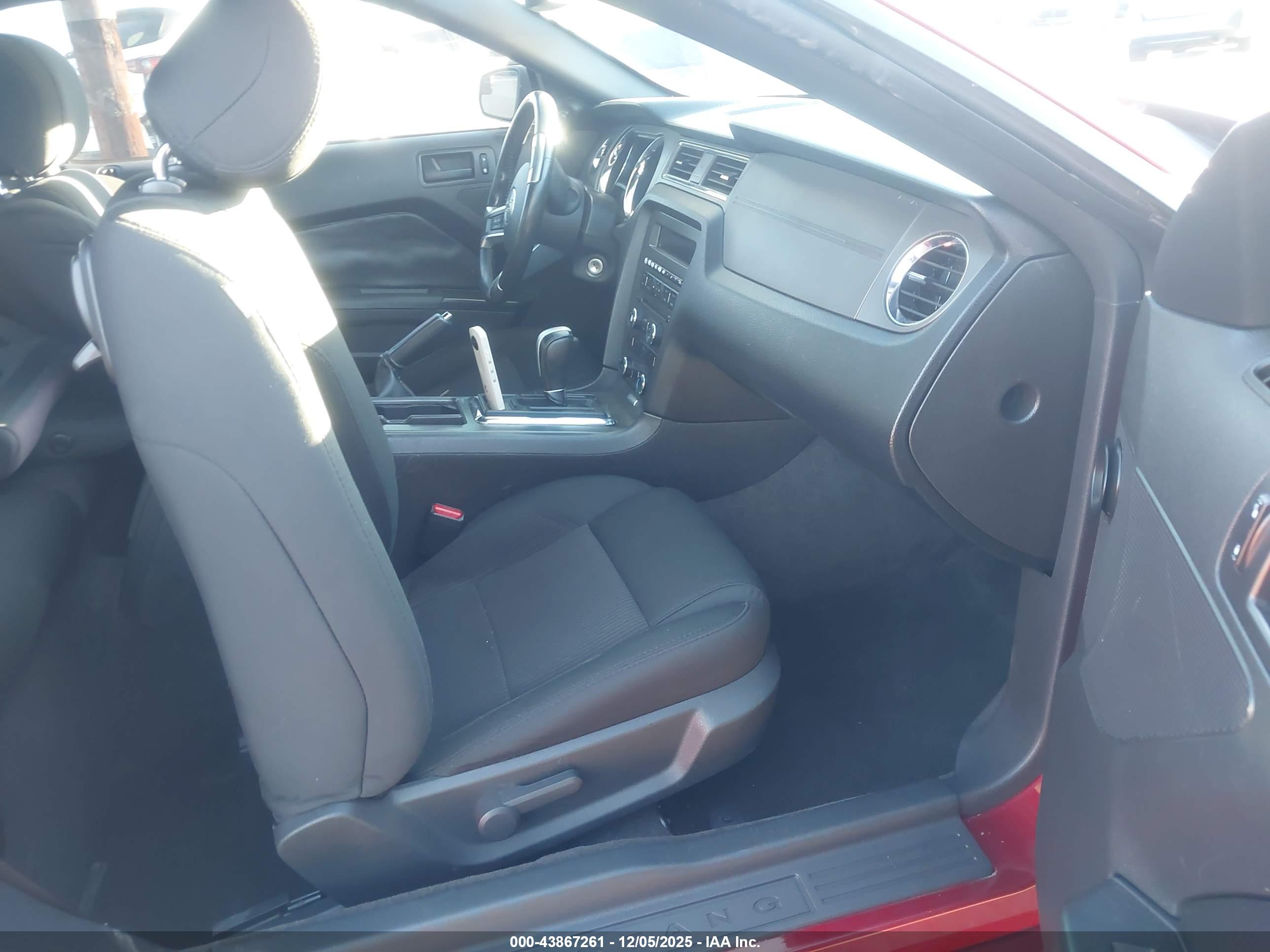 FORD MUSTANG image 5