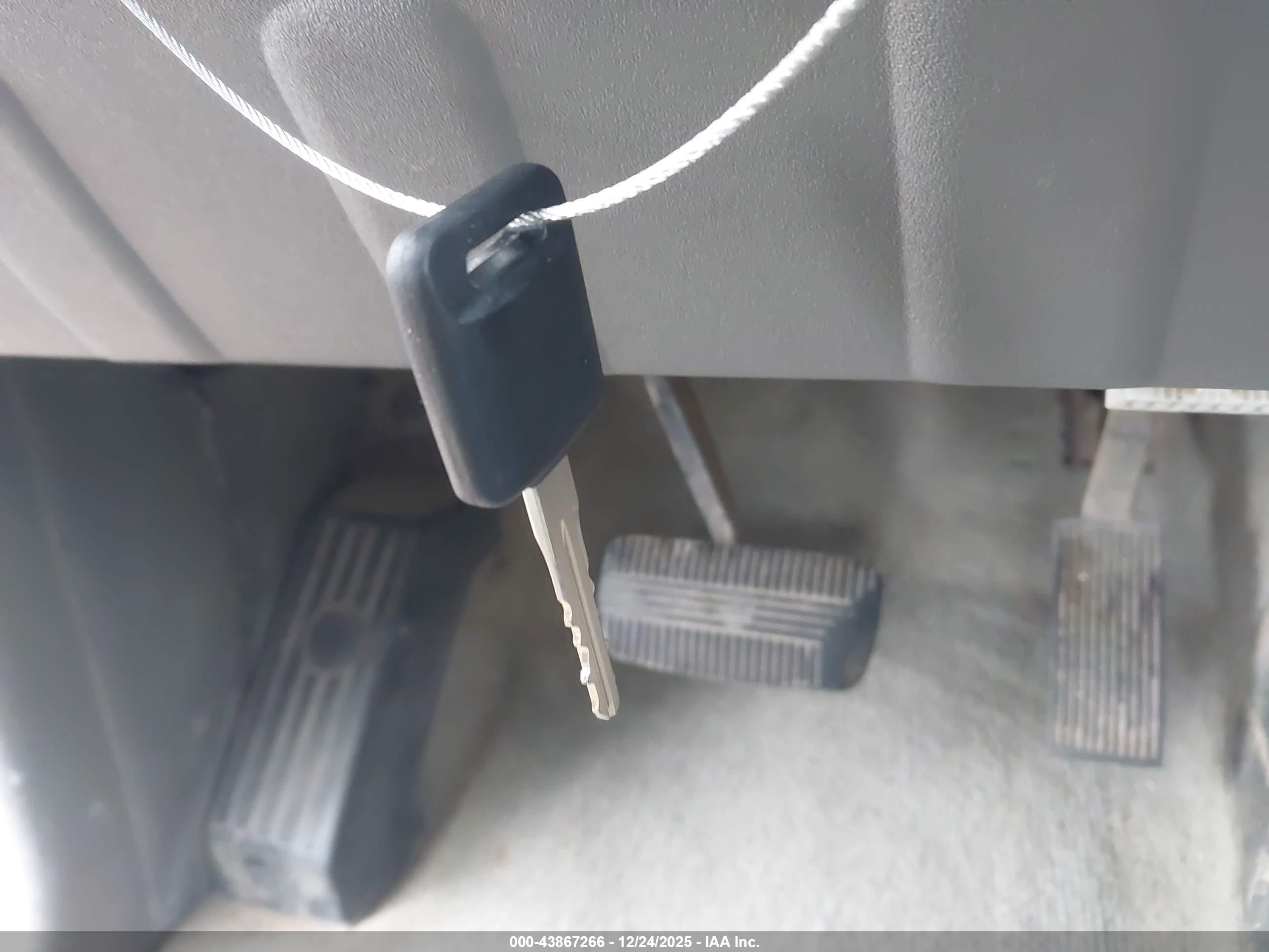 NISSAN FRONTIER image 11