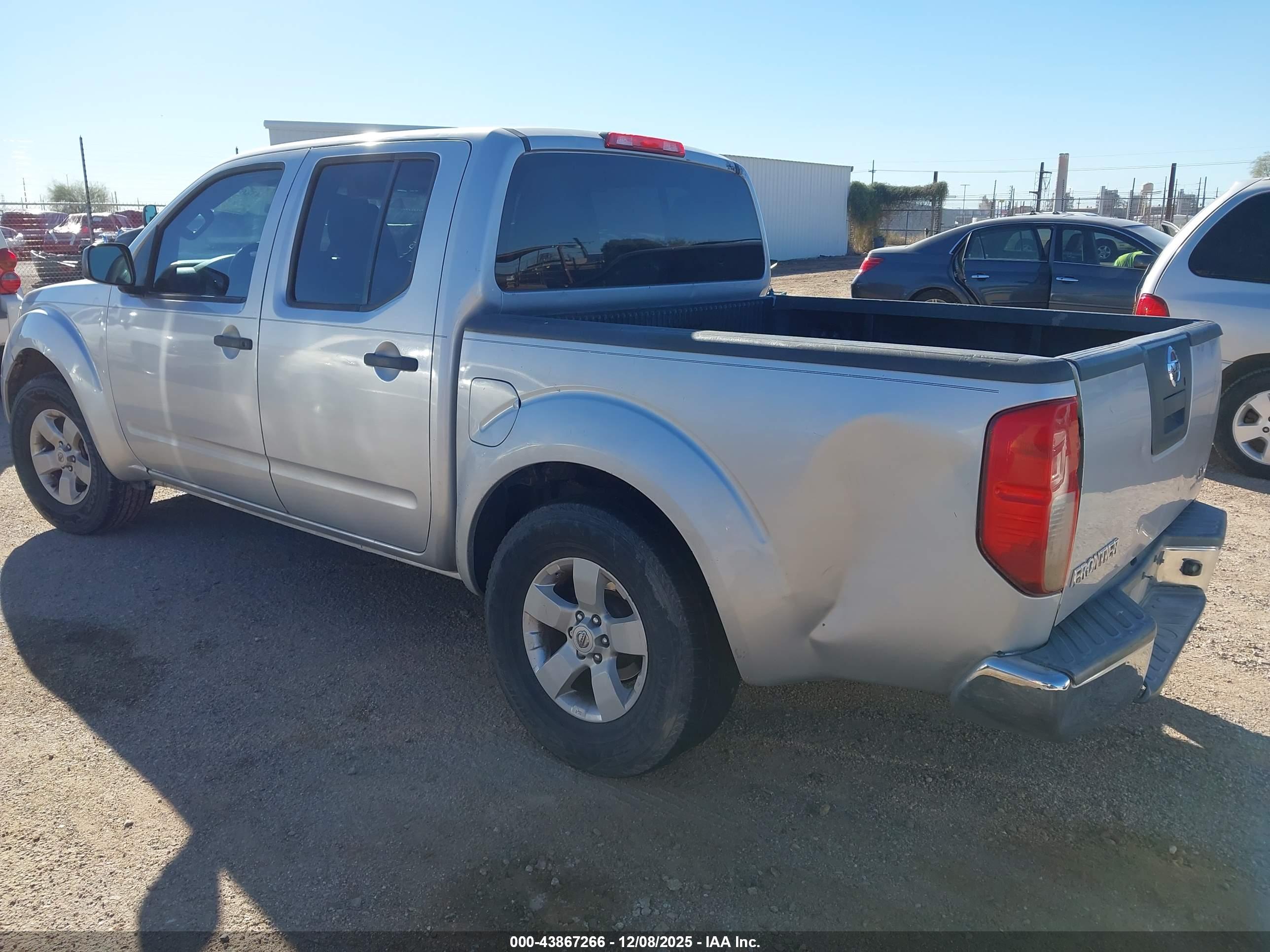 NISSAN FRONTIER image 3