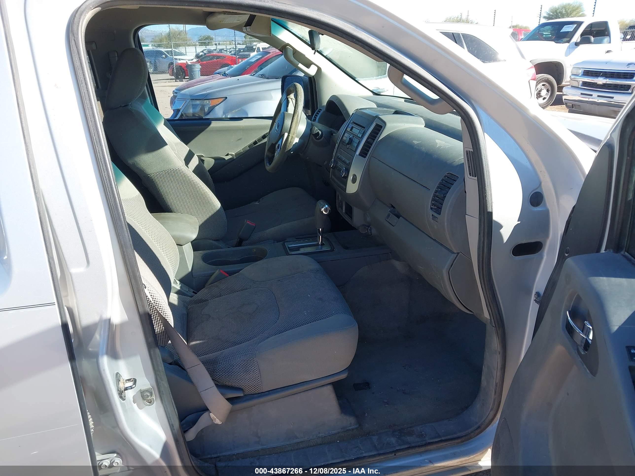 NISSAN FRONTIER image 5