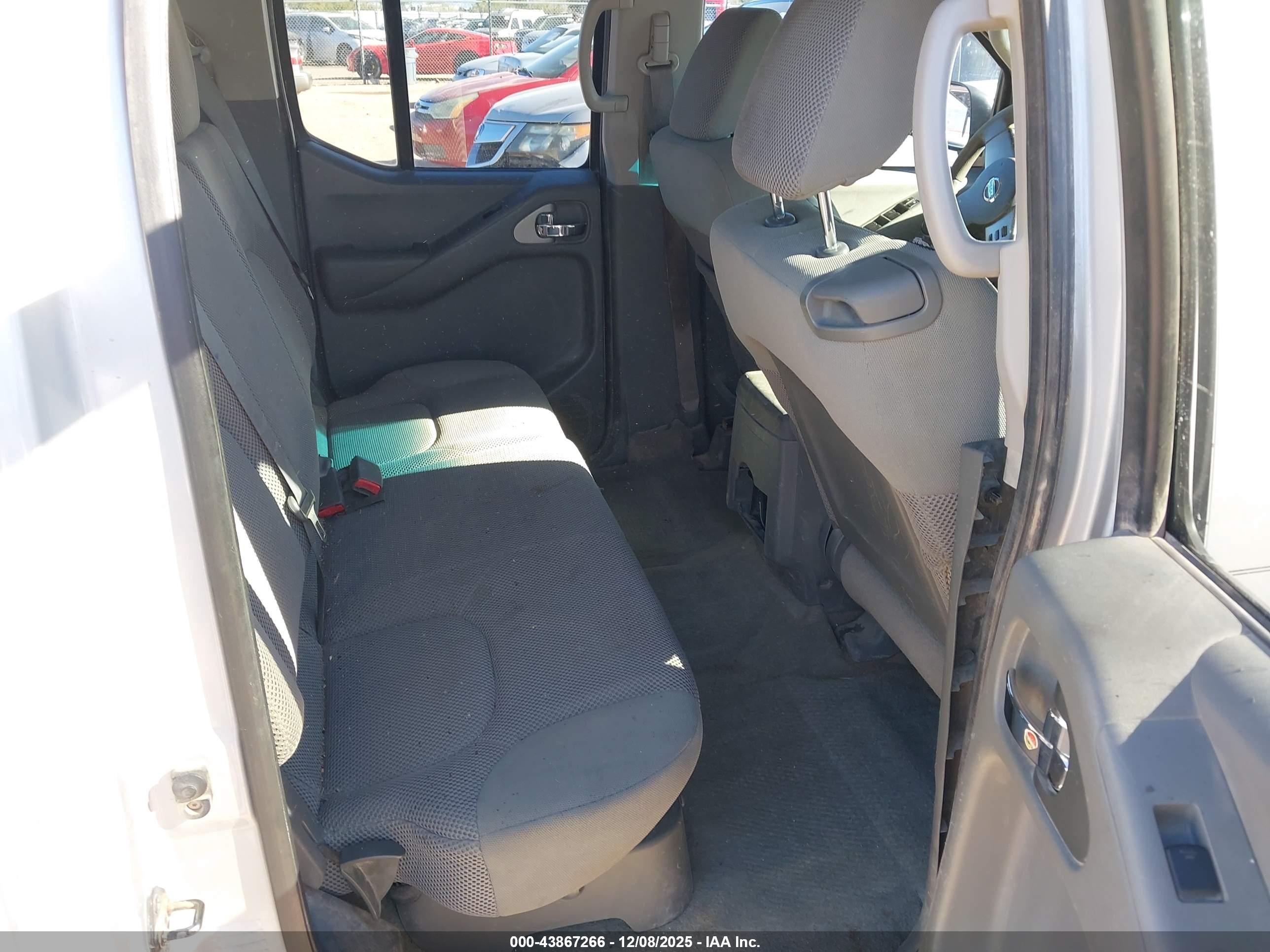 NISSAN FRONTIER image 8