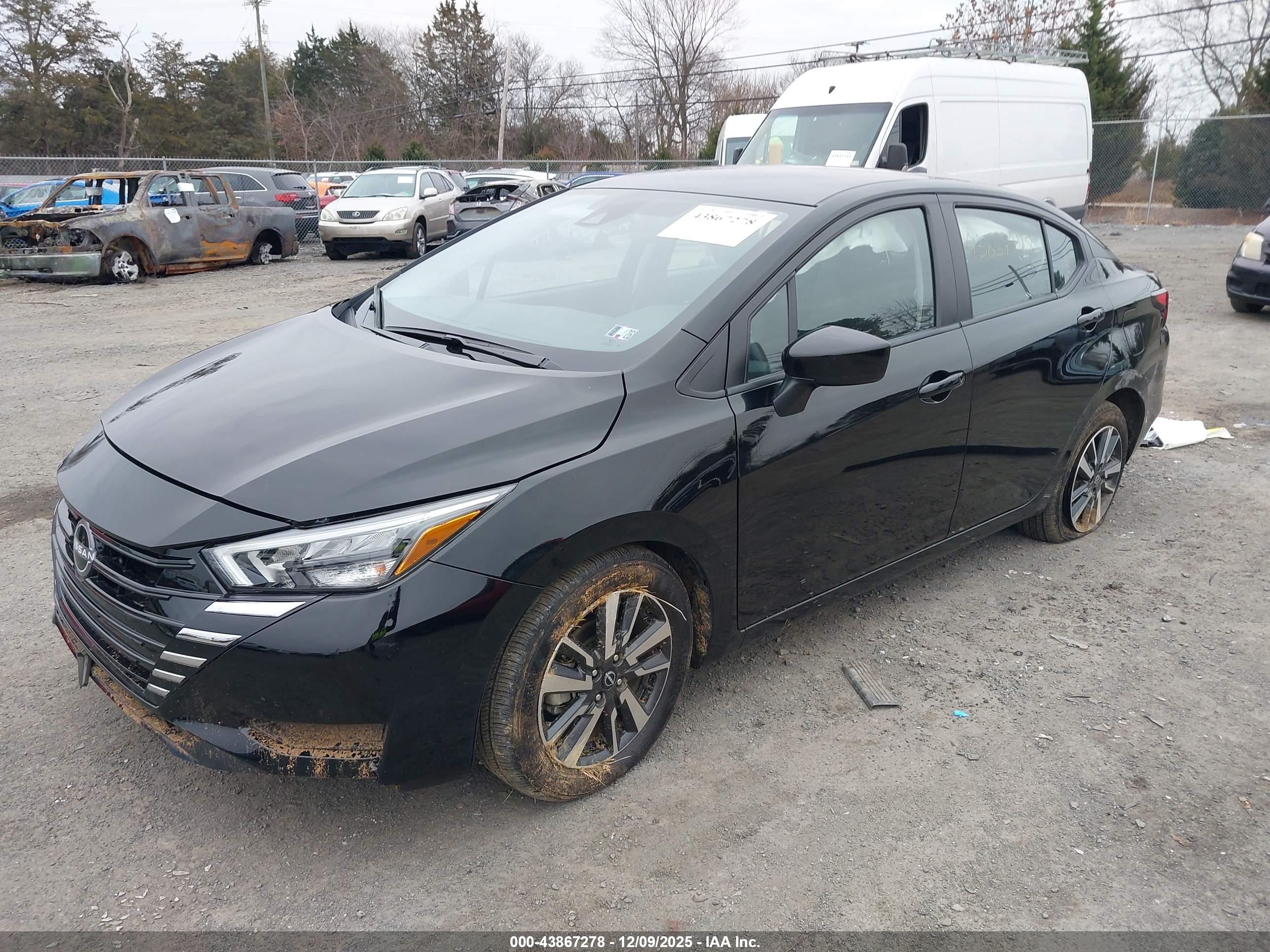 NISSAN VERSA image 2
