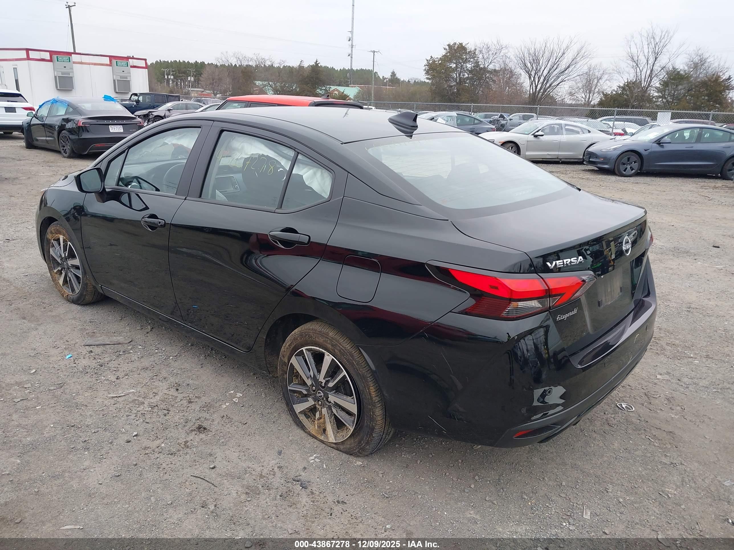 NISSAN VERSA image 3