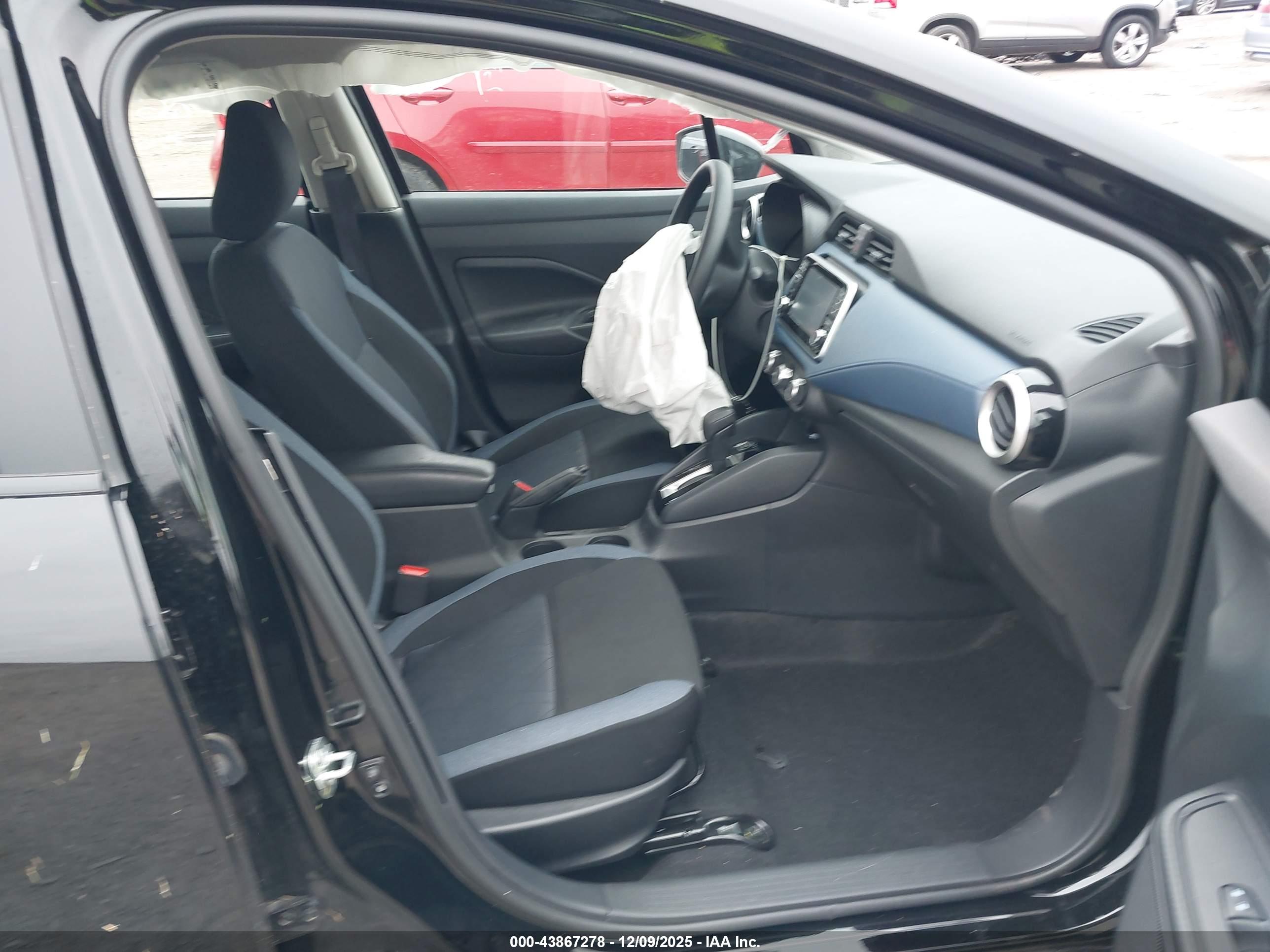 NISSAN VERSA image 5