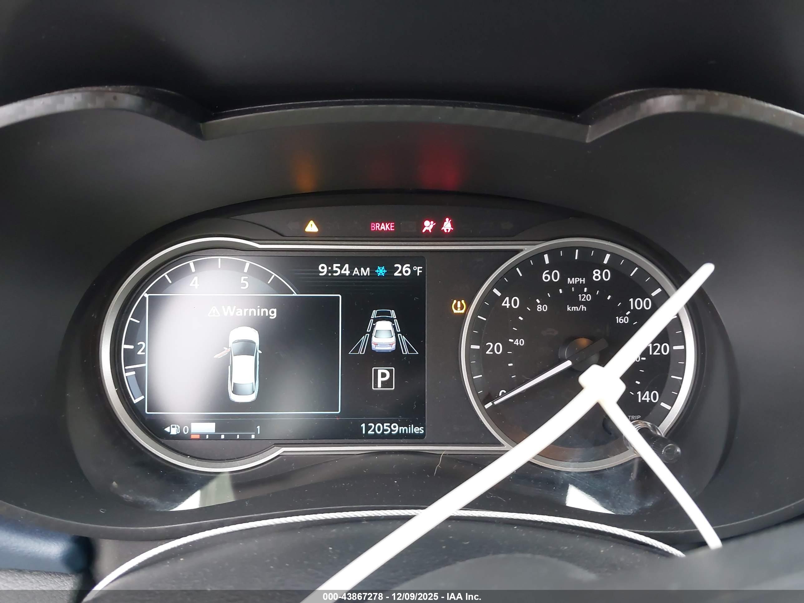 NISSAN VERSA image 7