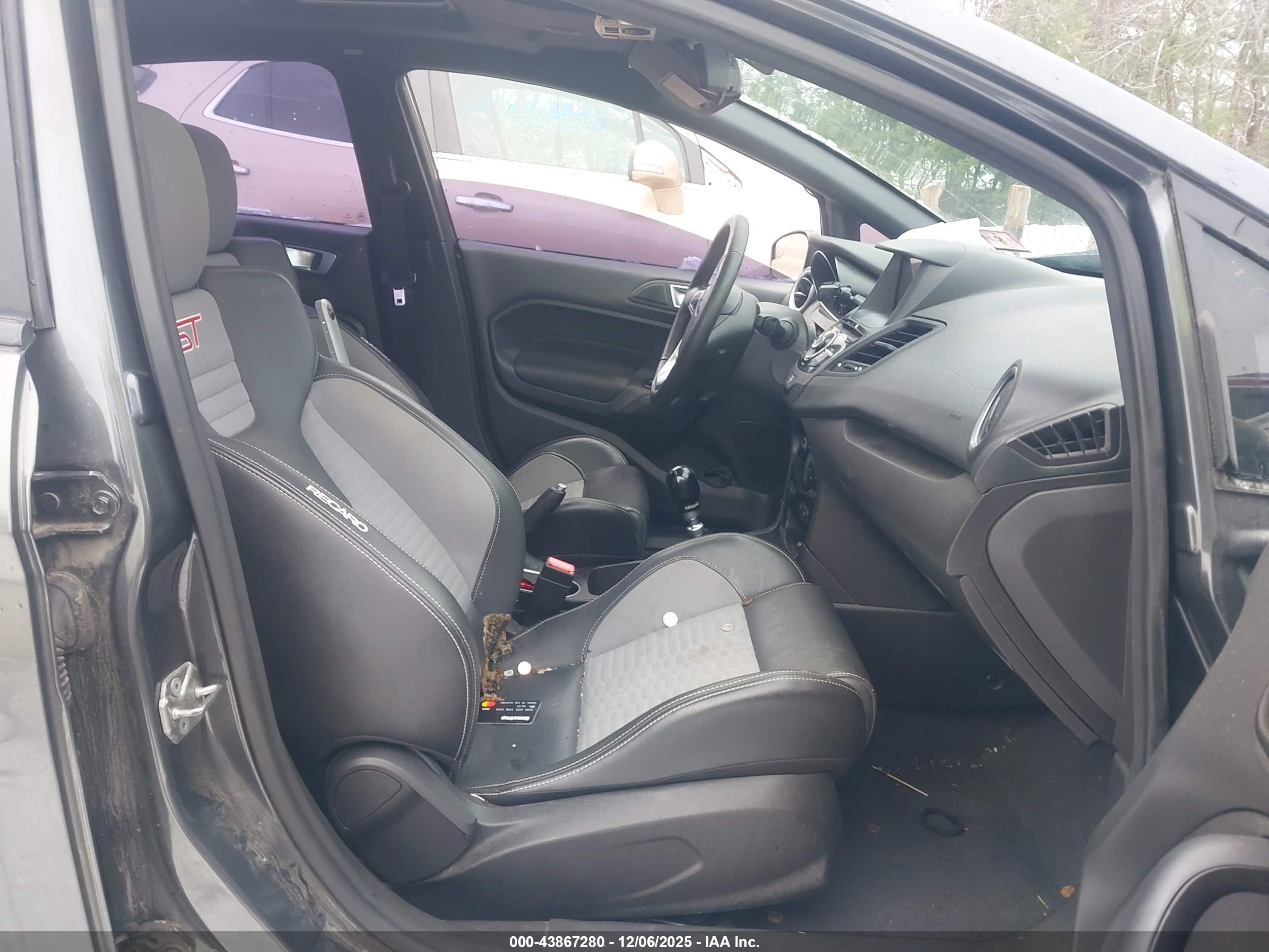FORD FIESTA image 5