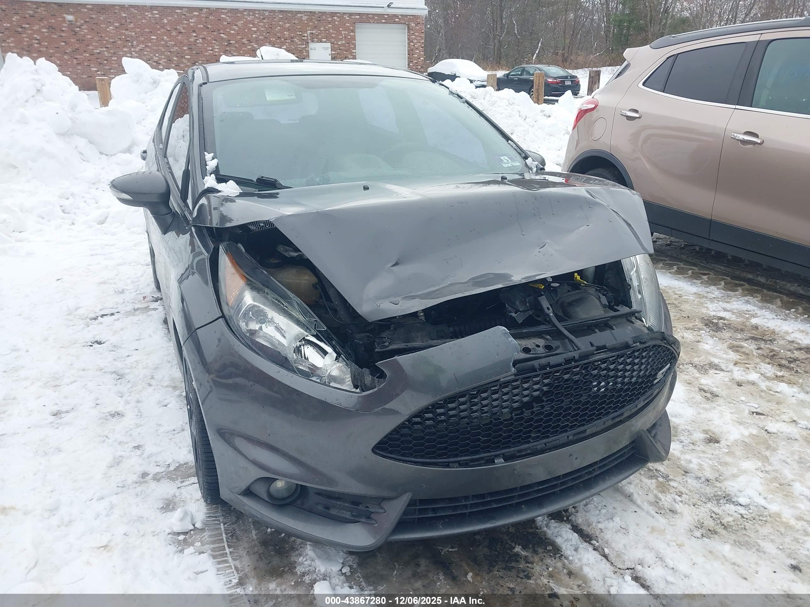 FORD FIESTA image 6