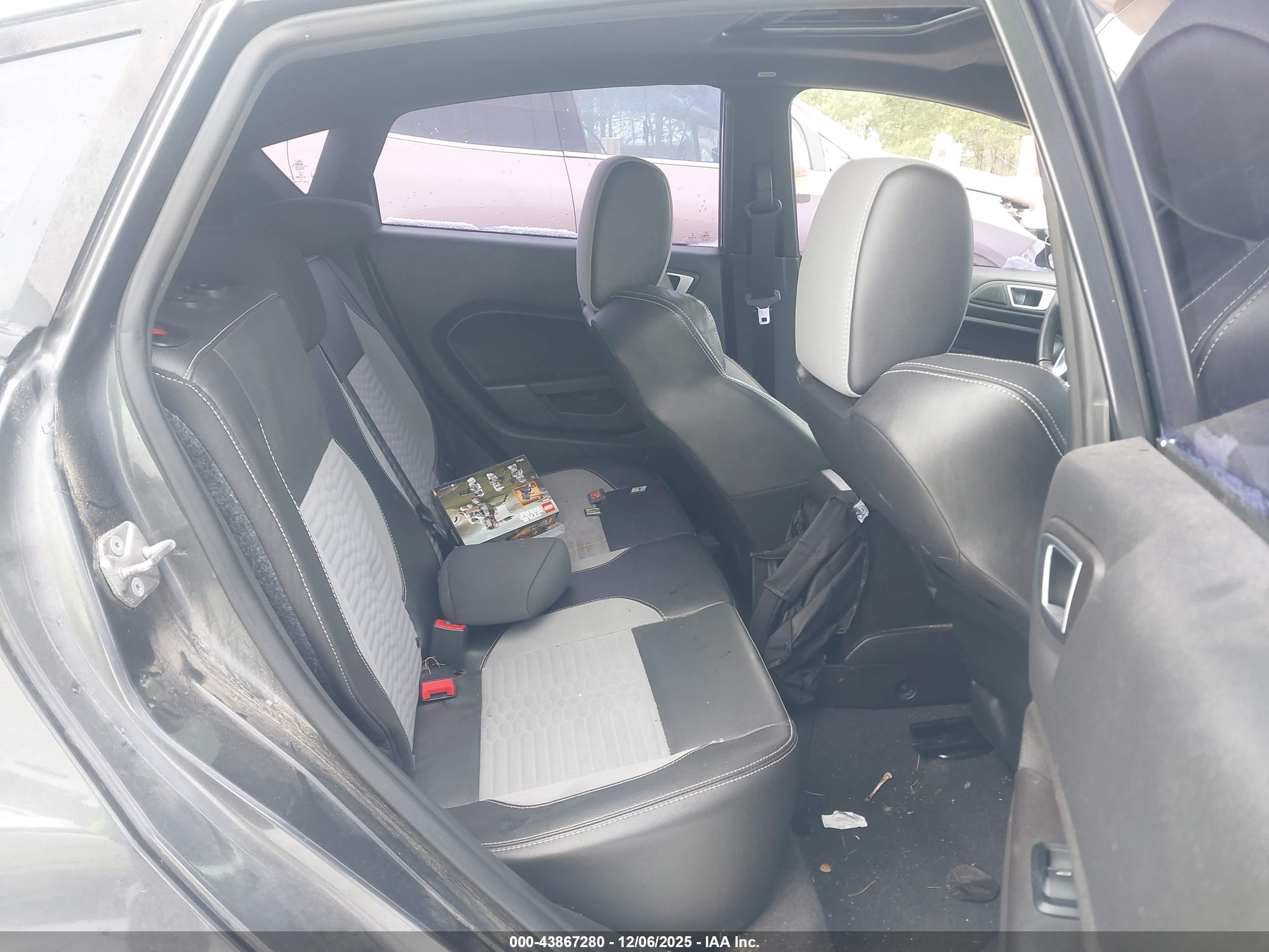 FORD FIESTA image 8
