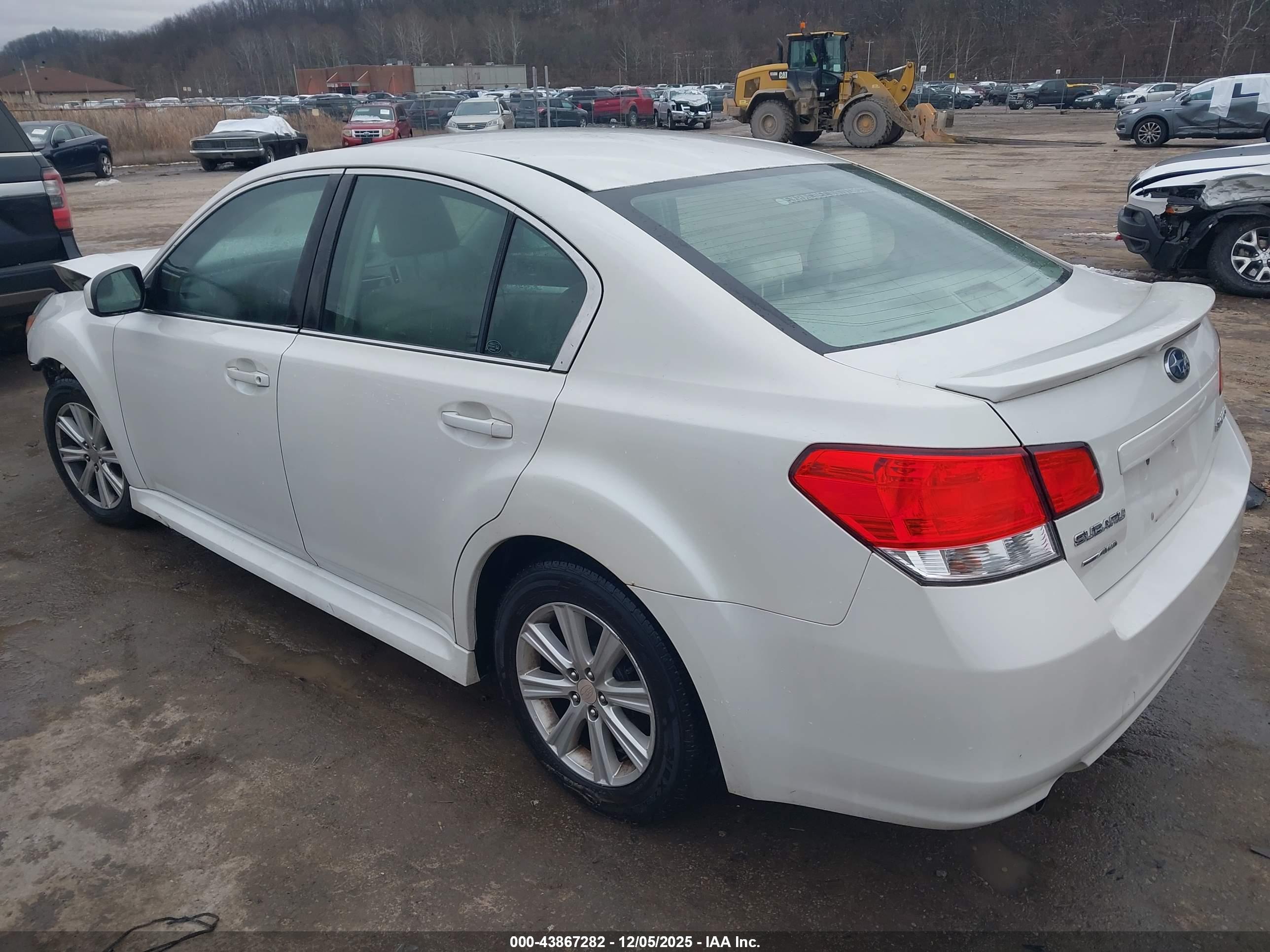 SUBARU LEGACY image 3