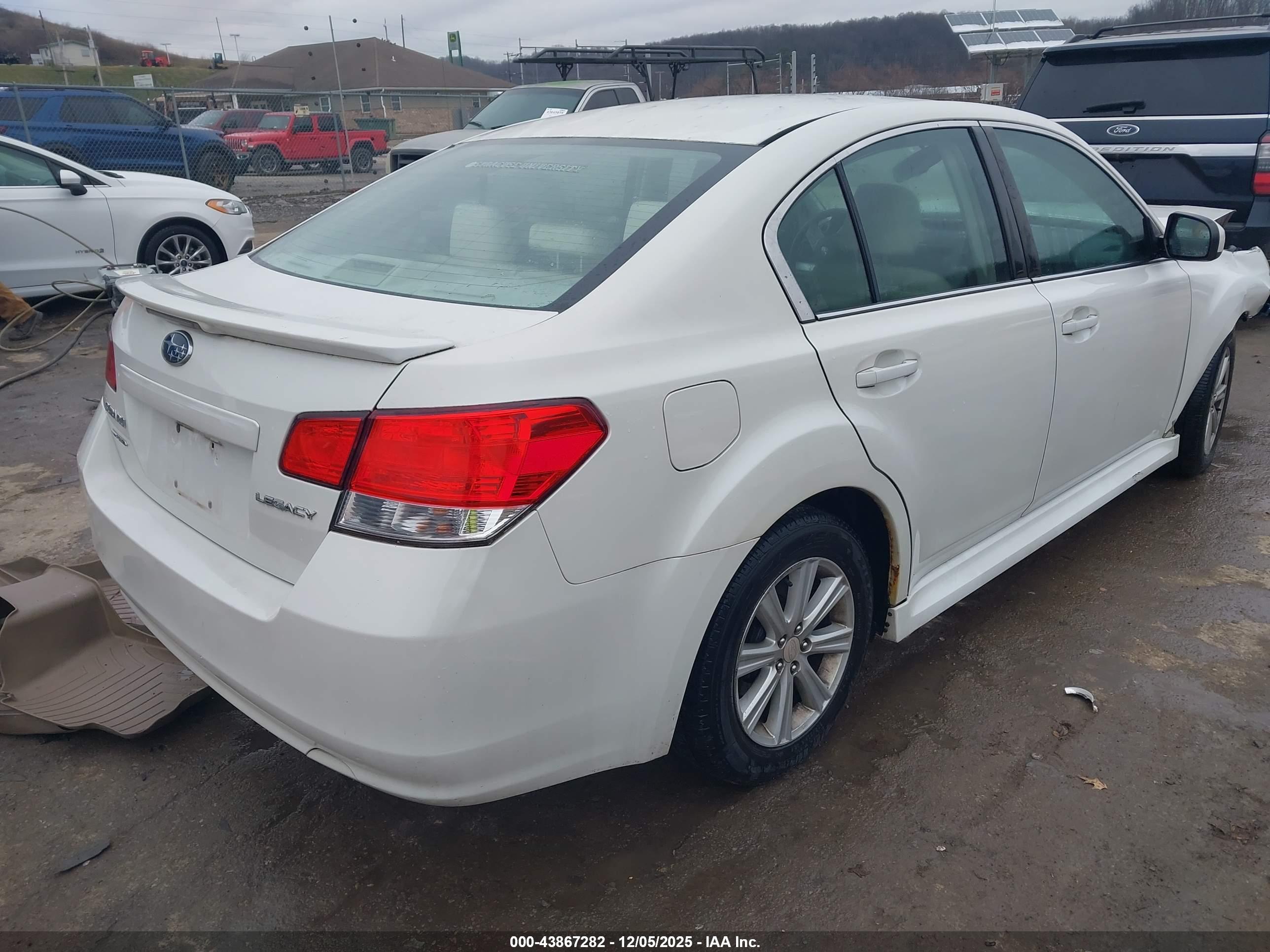 SUBARU LEGACY image 4