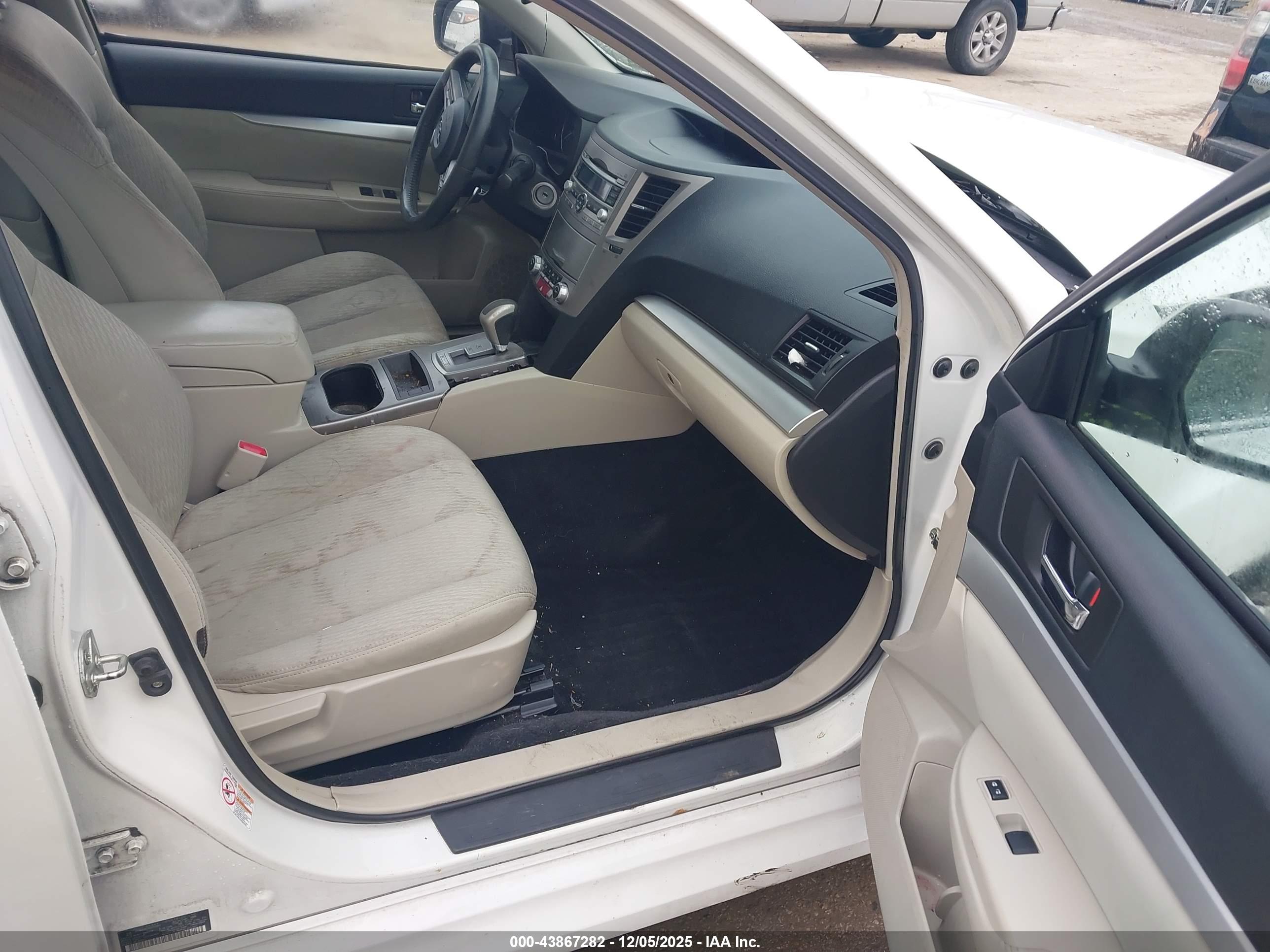 SUBARU LEGACY image 5