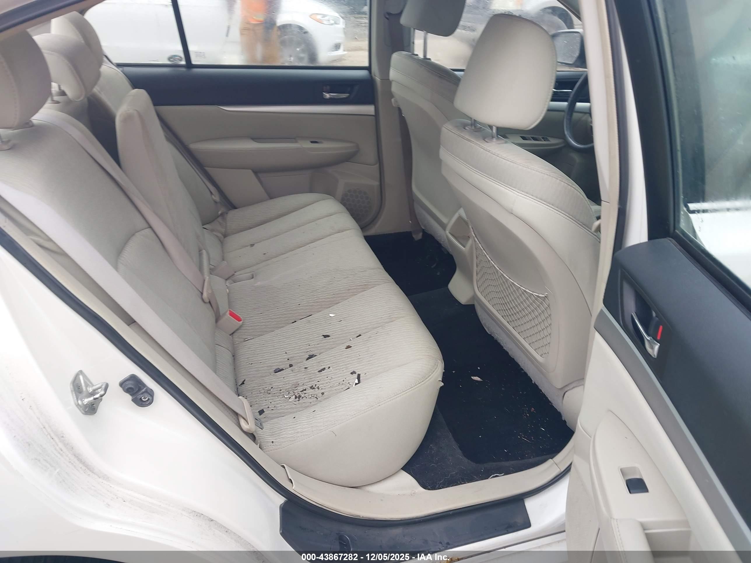SUBARU LEGACY image 8
