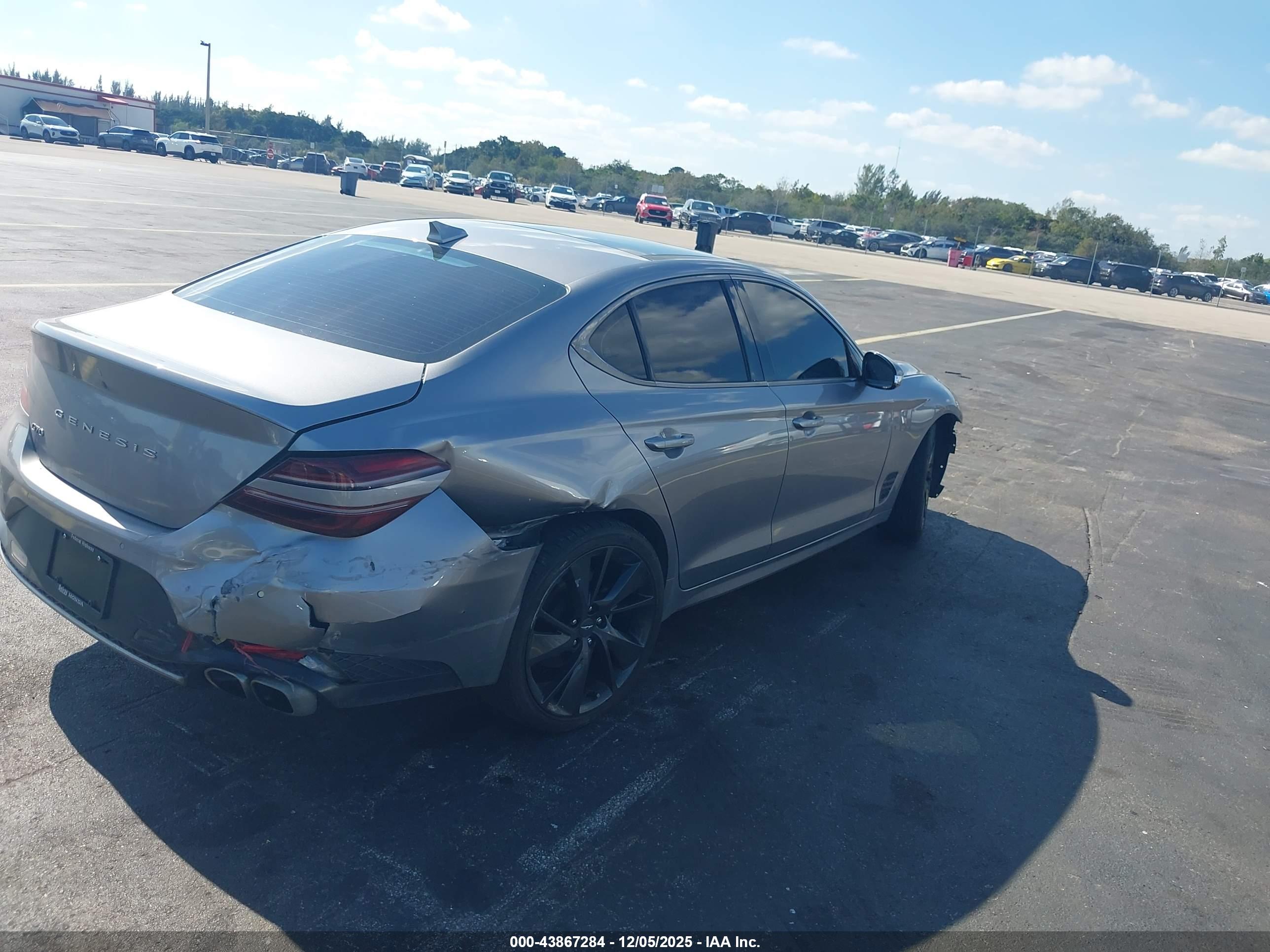 GENESIS G70 image 4
