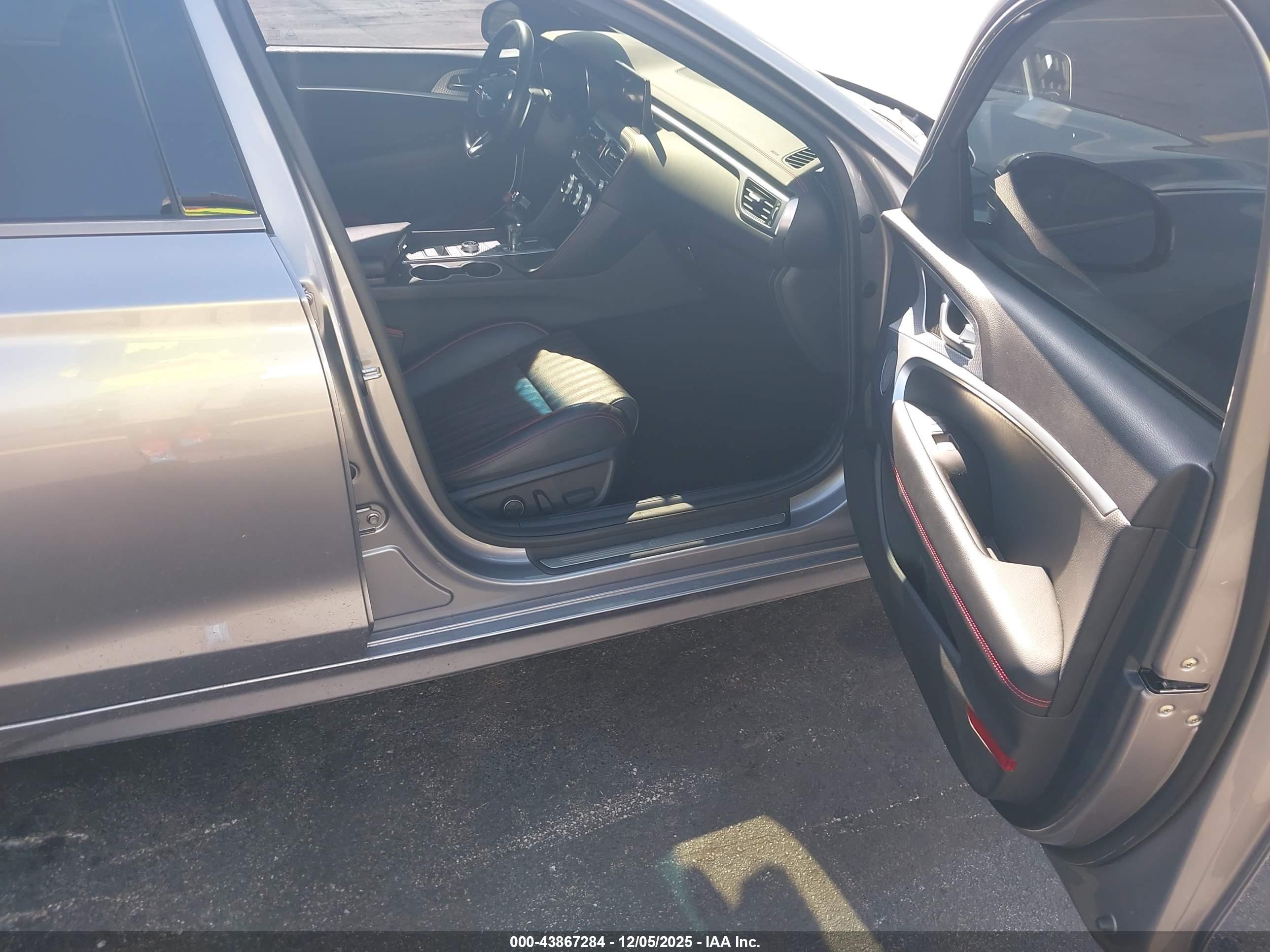 GENESIS G70 image 5