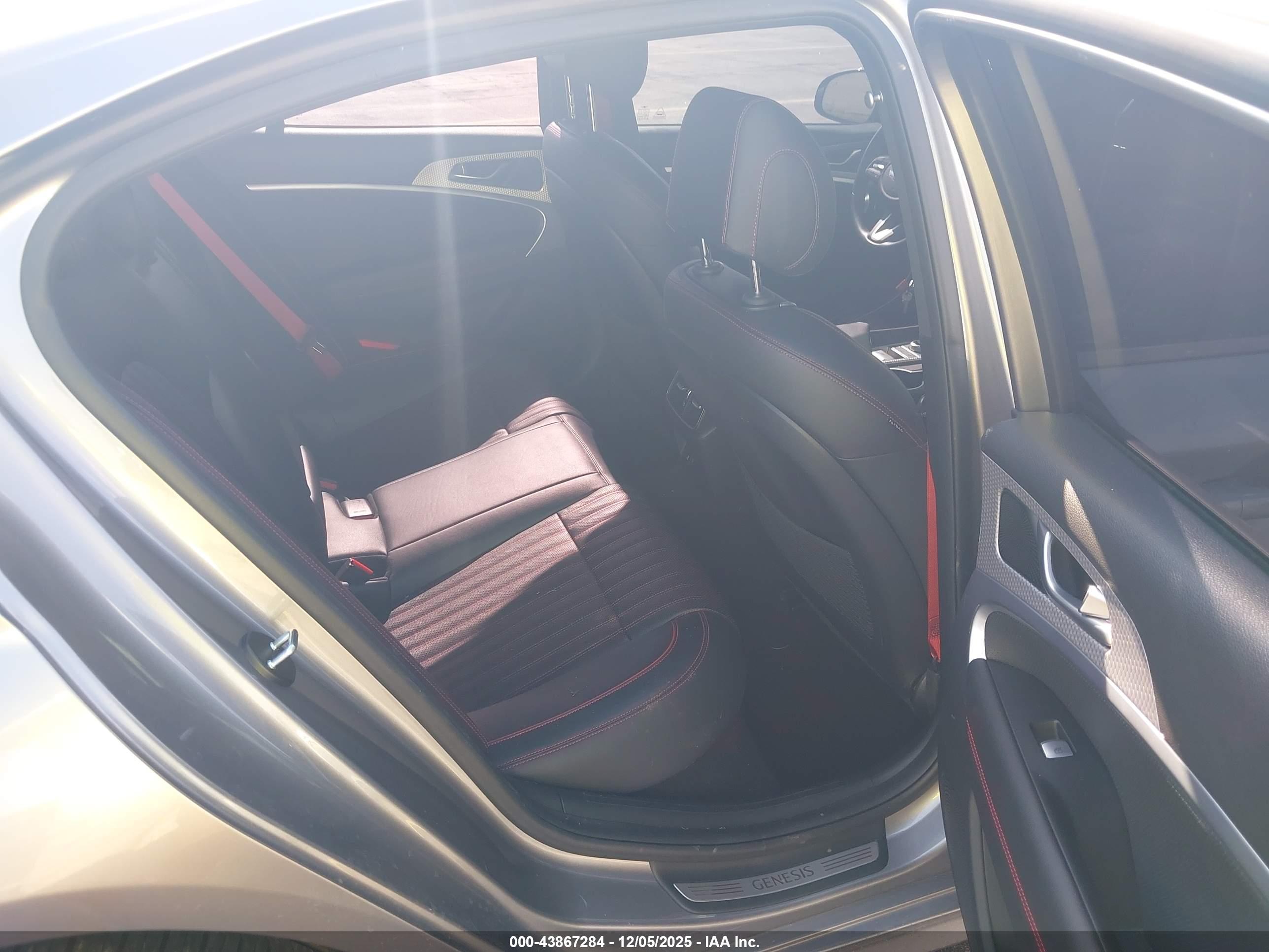 GENESIS G70 image 8
